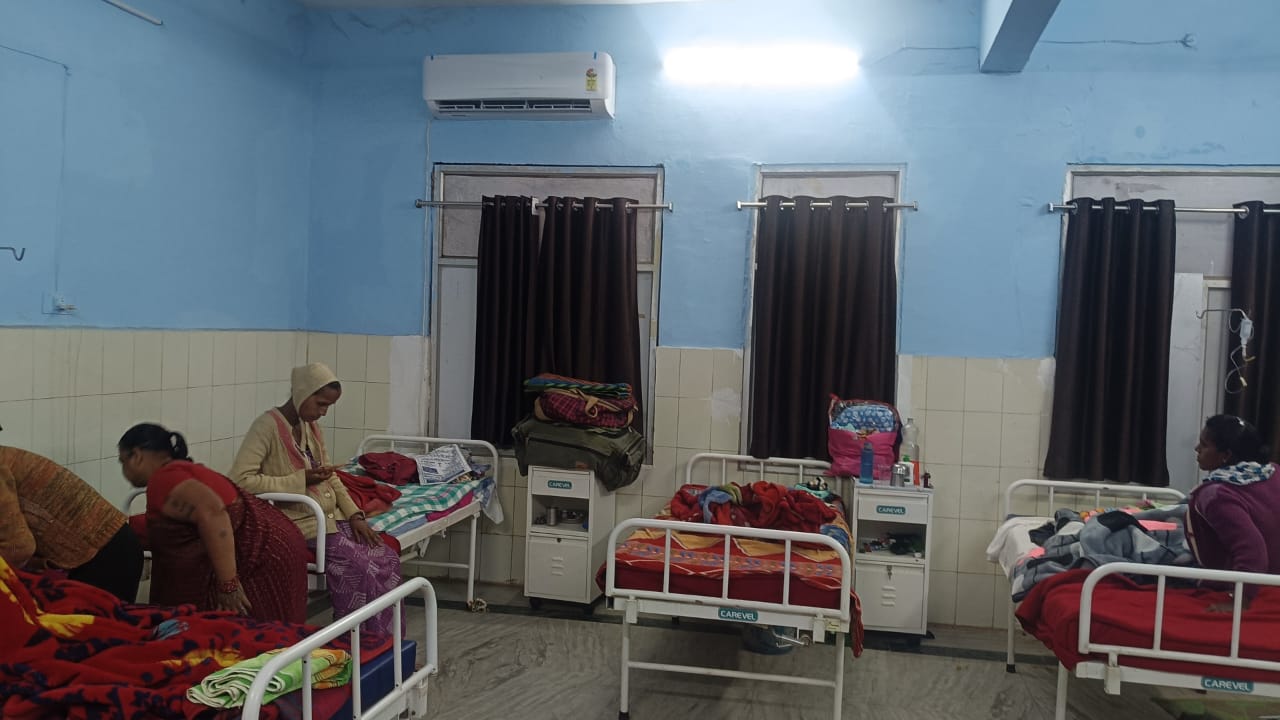 खरसिया के सरकारी अस्पताल की सामाजिक संगठनों ने बढाया मदद का हाथ और जुड़ती गई मदद की श्रृंखला