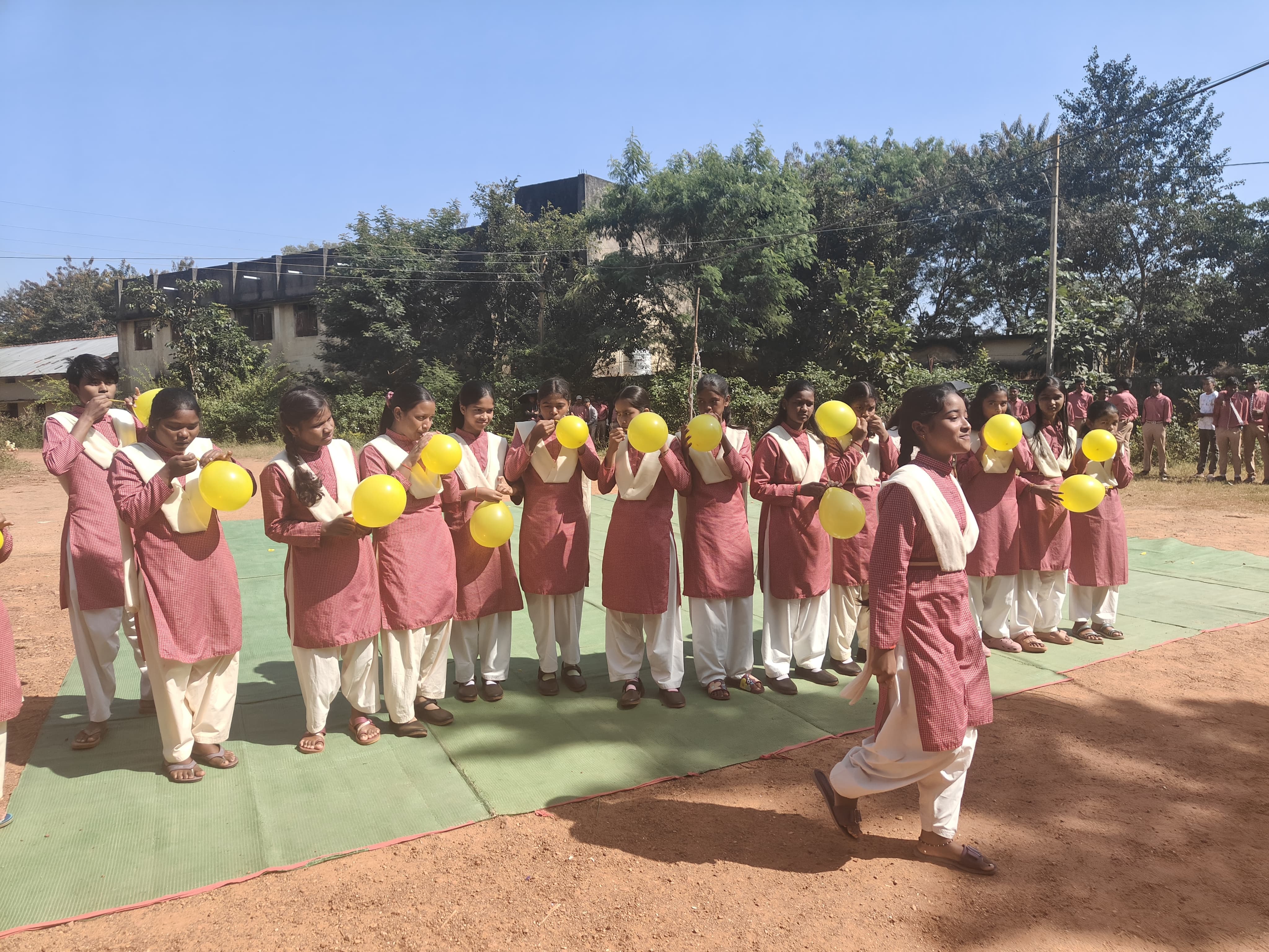 संकल्प शिक्षण संस्थान में मनाया गया बाल दिवस ,पुलिस अधीक्षक ने सिटी कोतवाली में दसवीं &nbsp;के टॉपर्स बच्चों &nbsp;को किया सम्मानित&nbsp;