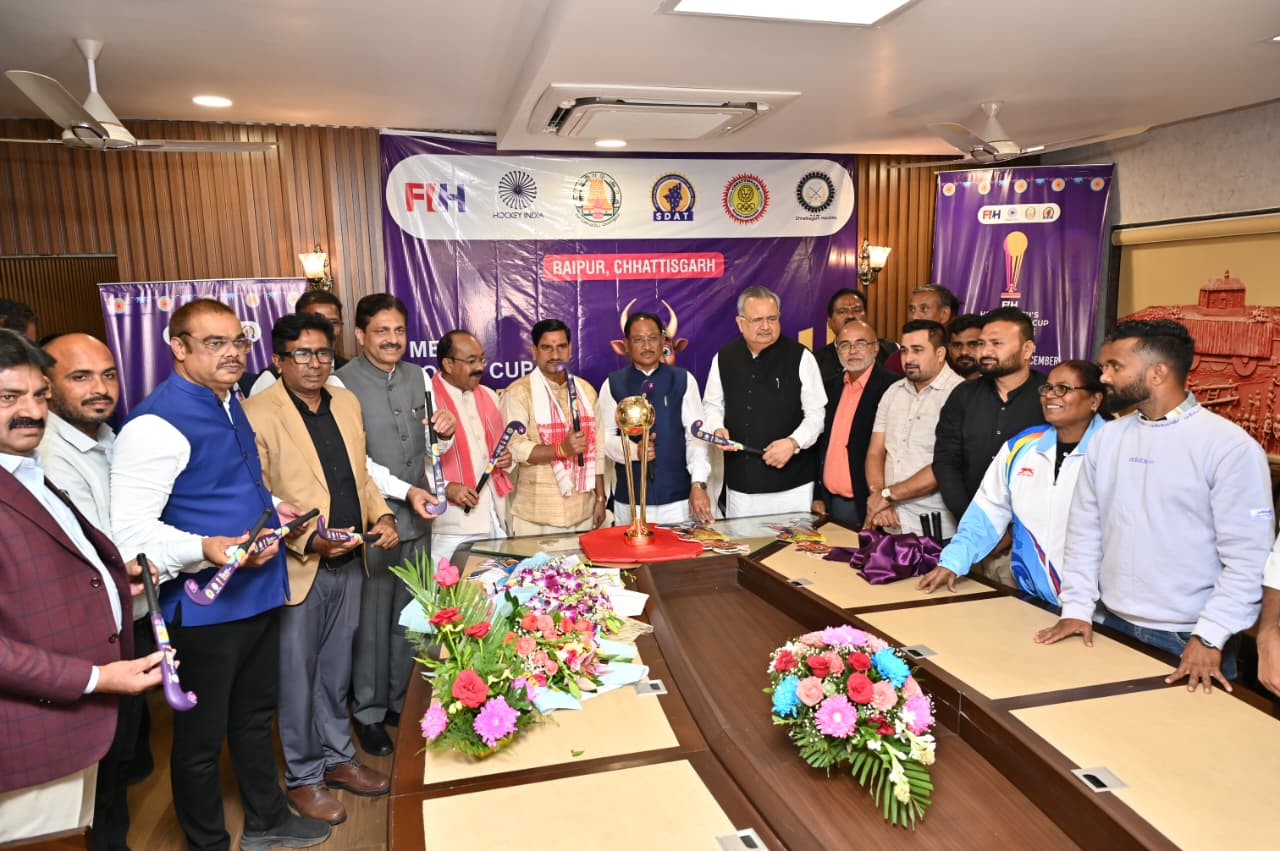 हॉकी मेन्स जूनियर वर्ल्ड कप ट्रॉफी 2025 का मुख्यमंत्री और विधानसभा अध्यक्ष ने किया अनावरण,ट्रॉफी का आगमन युवा खिलाड़ियों के लिए प्रेरणादायी: मुख्यमंत्री&nbsp;