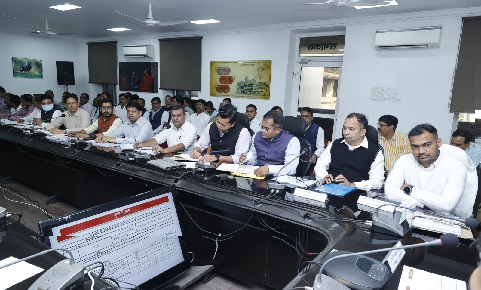 रायगढ़ : प्रभारी सचिव ने ली जिला स्तरीय अधिकारियों की समीक्षा बैठक,शासन की जनकल्याणकारी योजनाओं सहित जल जीवन मिशन का प्रभावी क्रियान्वयन सुनिश्चित करने के दिए निर्देश