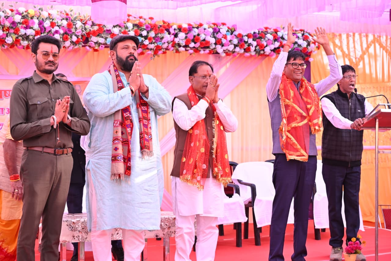 मुख्यमंत्री आज जशपुर जिले के ग्राम पंचायत नारायणपुर किसान और महिलाएं सम्मेलन में हुए शामिल,छत्तीसगढ़ के आर्थिक एवं सामाजिक जनजीवन के महत्वपूर्ण आधार - सीएम श्री साय
