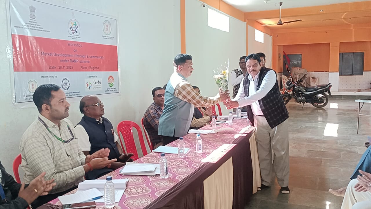 बगीचा विकास खंड में उद्यमिता शिविर के माध्यम से उद्योग स्थापित करने के संबंध में दी गई जानकारी&nbsp;
