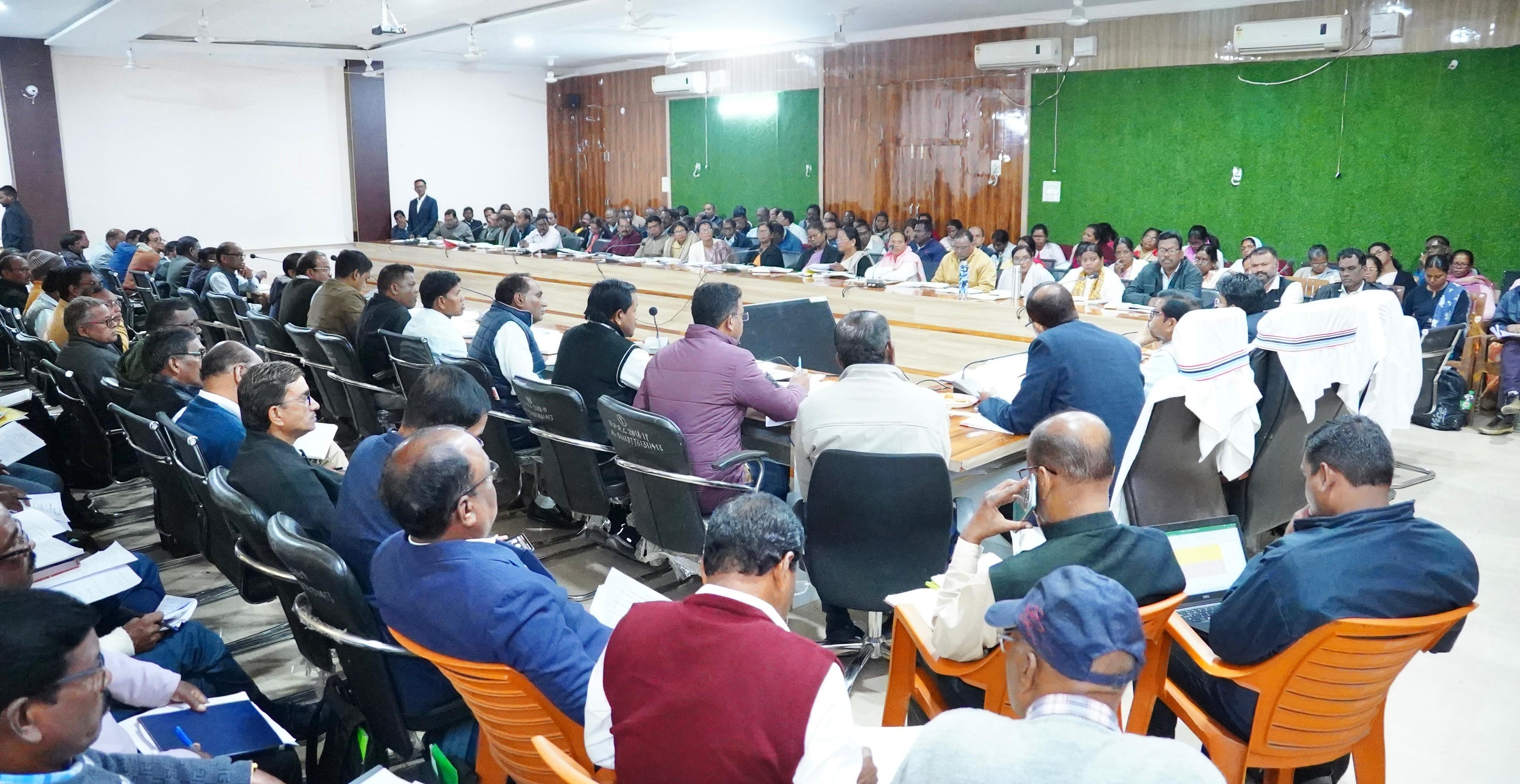 जिला पंचायत सीईओ अभिषेक कुमार ने यशस्वी जशपुर कार्यक्रम के तहत ली प्राचार्यों की समीक्षा बैठक,पण्डरापाठ और &nbsp;टट्केला के प्राचार्यो को शो-काज नोटिस जारी करने के दिए निर्देश &zwnj;