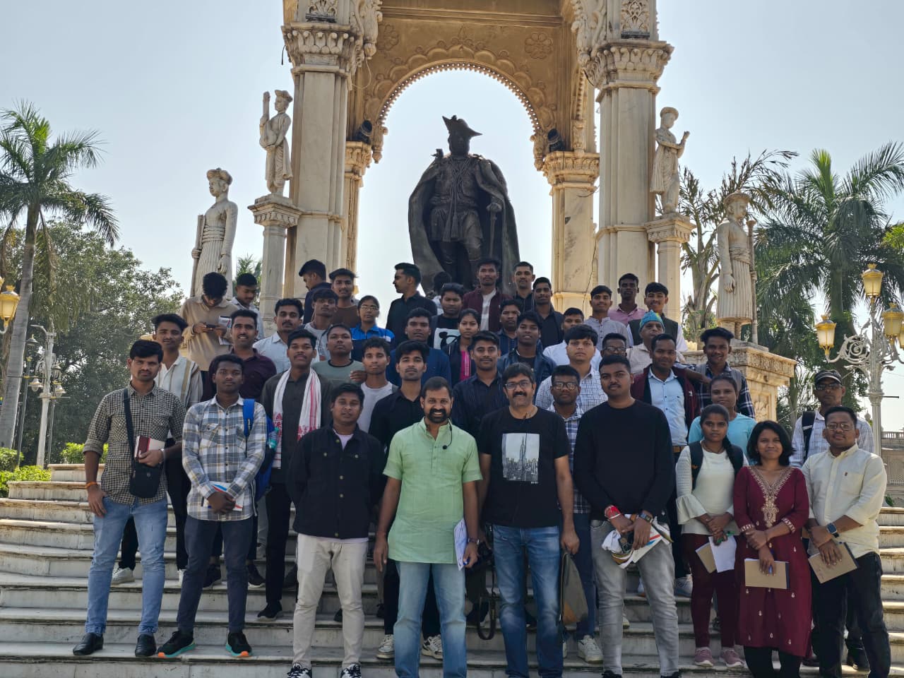टूरिस्ट गाइड का गहन प्रशिक्षण लेकर लौटे छत्तीसगढ़ के युवा, मुख्यमंत्री और पर्यटन मंत्री ने दी बधाई और शुभकामनाएँ