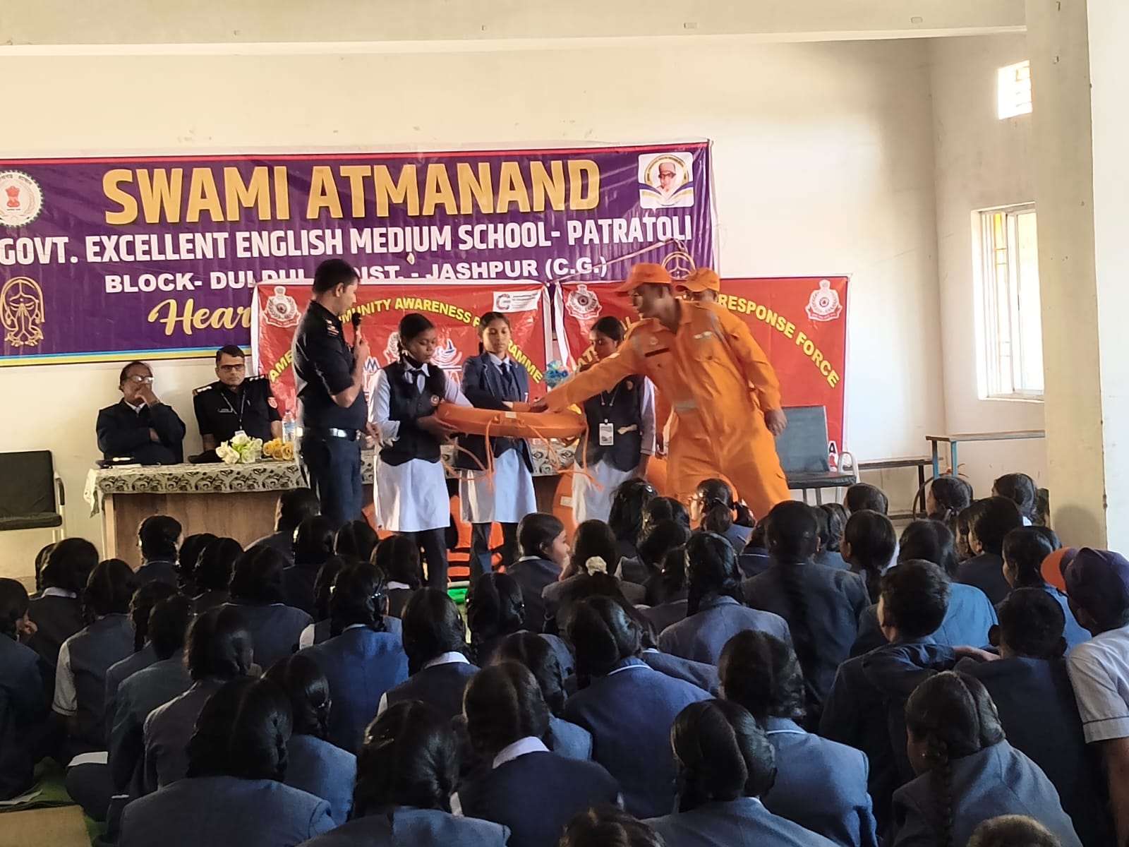स्वामी आत्मानंद इंगलिश मीडियम स्कूल पतराटोली में फेमेक्स कार्यशाला सम्पन्न ,एनडीआरएफ की टीम ने&nbsp;प्राकृतिक और अन्य आपदाओं के दौरान अपनाएं जाने वाले सुरक्षा उपायों की दी जानकारी