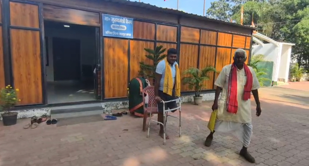 एक हादसे में अपना एक पैर गवां चुके पुरेन्द्र का रायपुर में लगेगा नया कृत्रिम पैर,मुख्यमंत्री के प्रति किया आभार व्यक्त