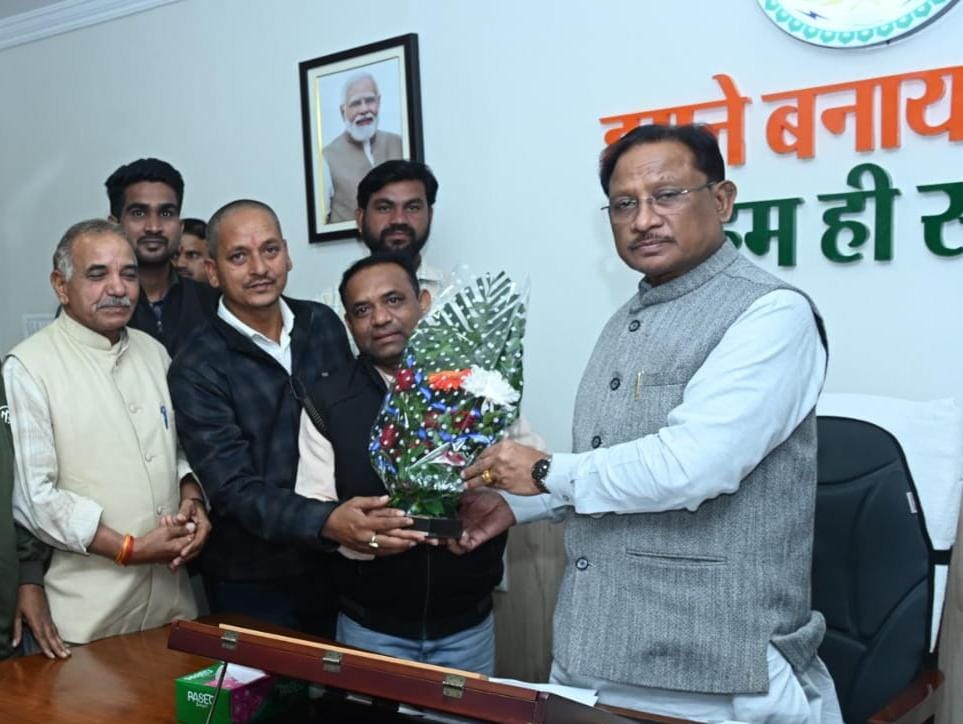छत्तीसगढ़ कुंभकार समाज के प्रतिनिधि मंडल ने मुख्यमंत्री से सौजन्य भेंट कर नवागांव (कोलियारी) में आयोजित होने वाले महाधिवेशन में शामिल होने हेतु किया आमंत्रित&nbsp;