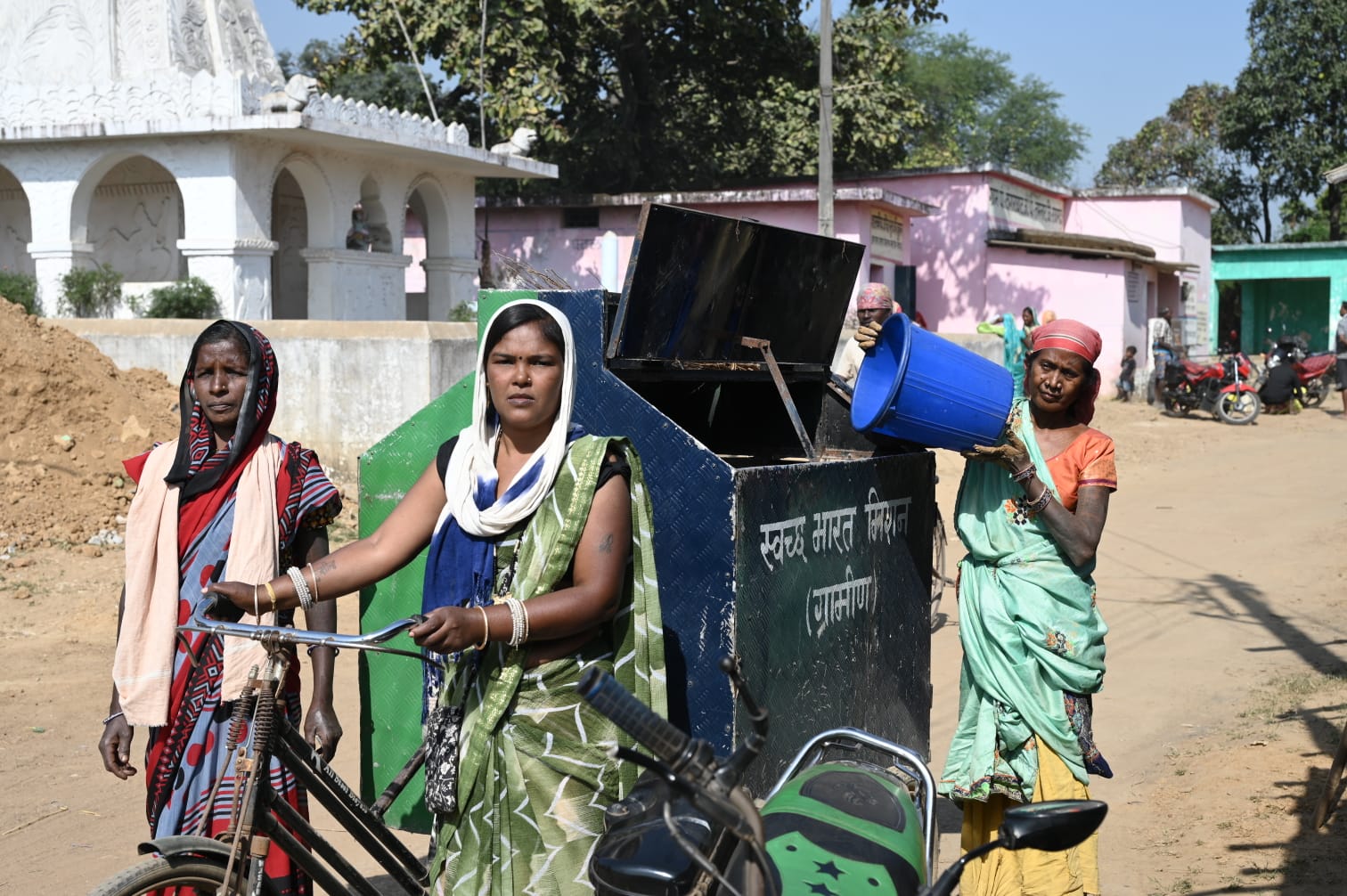ग्राम पंचायत टांगरघाट में घर-घर कचरा संग्रहण से स्वच्छता की सफलता और ग्रामीण सहभागिता का मॉडल