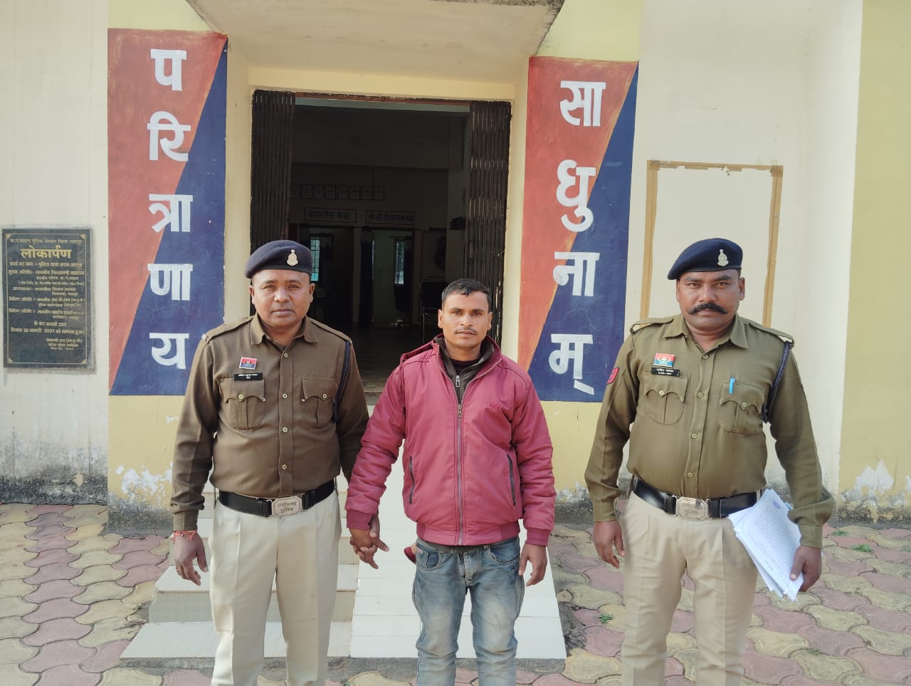 ऑपरेशन शंखनाद का असर: जशपुर पुलिस ने 10 गौवंश तस्करों के चंगुल से छुड़ाए, एक गिरफ्तार
