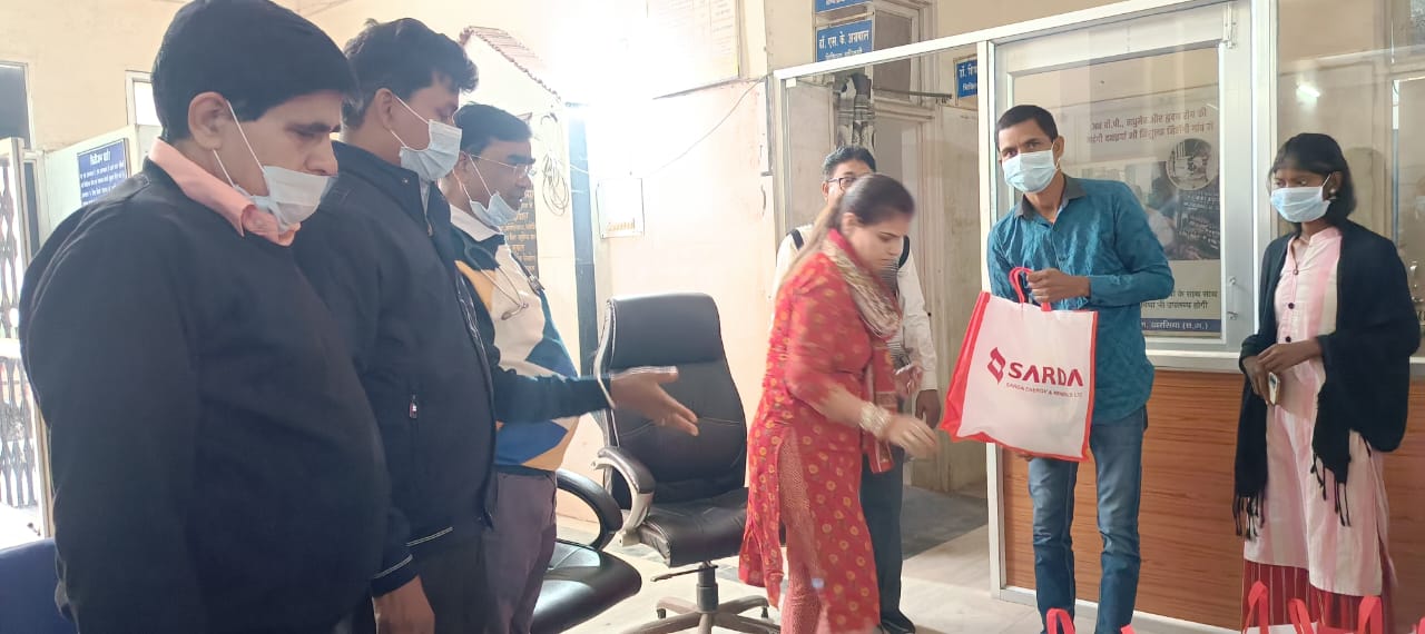 टीबी मरीजों के स्वास्थ्य संवर्धन की दिशा में सराहनीय पहल : शारदा एनर्जी की सामाजिक सहभागिता, टीबी मरीजों को वितरित किए पोषण आहार पैकेट