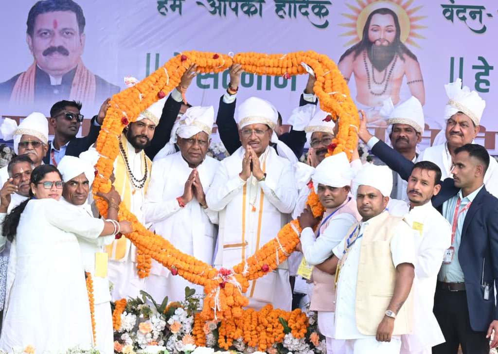 गुरु घासीदास जयंती पर मुख्यमंत्री हुए शामिल,गुरु घासीदास के आदर्शों से प्रेरित होकर प्रदेश में भाईचारा और समरसता बढ़ाने का आह्वान&rdquo;सेतगंगा धाम के विकास के लिए 1.1 करोड़ की घोषणा&nbsp;