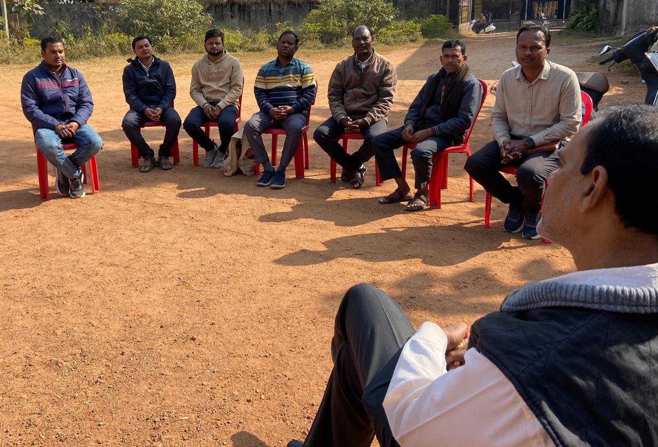 शिक्षकों की अभिनव पहल डुडुंगजोर के विद्यालय को आदर्श विद्यालय बनाने &nbsp;का लिया संकल्प&nbsp;