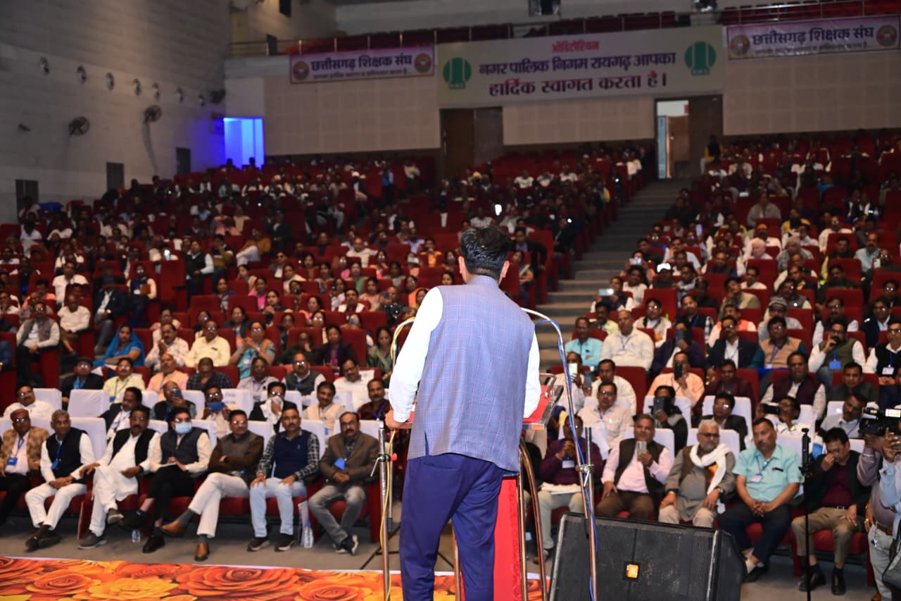 शिक्षा से ही राष्ट्र का सर्वांगीण विकास संभव, शिक्षक हैं राष्ट्र निर्माण की केंद्रीय धुरी &mdash; रायगढ़ में आयोजित दो दिवसीय प्रांत स्तरीय शिक्षक सम्मेलन का गरिमामय समापन, वित्त मंत्री श्री ओ.पी. चौधरी का प्रेरणादायी संबोधन