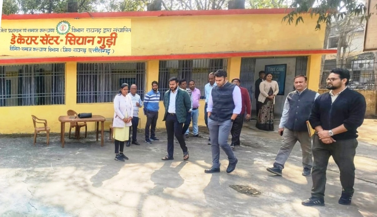 कलेक्टर मयंक चतुर्वेदी ने जतन केन्द्र रायगढ़ स्थित डे केयर&ndash;सियान गुड़ी सेंटर का किया व्यापक निरीक्षण, वरिष्ठ नागरिकों को बेहतर सुविधा और सम्मानजनक वातावरण देने के दिए सख्त निर्देश