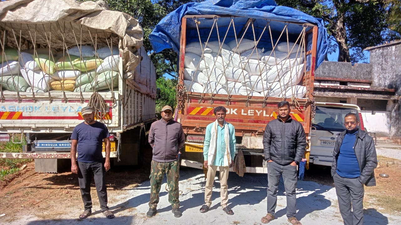 सरहदी राज्यों से अवैध धान परिवहन पर जशपुर पुलिस की बड़ी कार्रवाई,दो ट्रकों से 400 बोरी में 160 क्विंटल धान जब्त