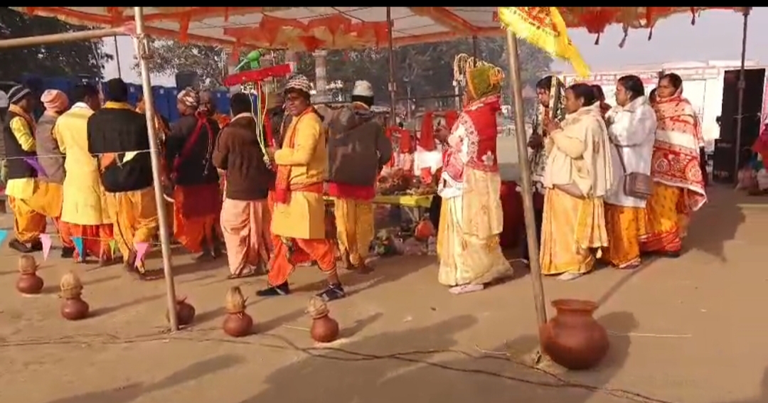 सरयू तट पर गूंजा &ldquo;हरे राम हरे कृष्ण&rdquo; &mdash; जशपुर के श्रद्धालुओं ने अयोध्या में रचा 24 घंटे के अखंड कीर्तन से भक्ति, श्रद्धा और सनातन संकल्प का इतिहास