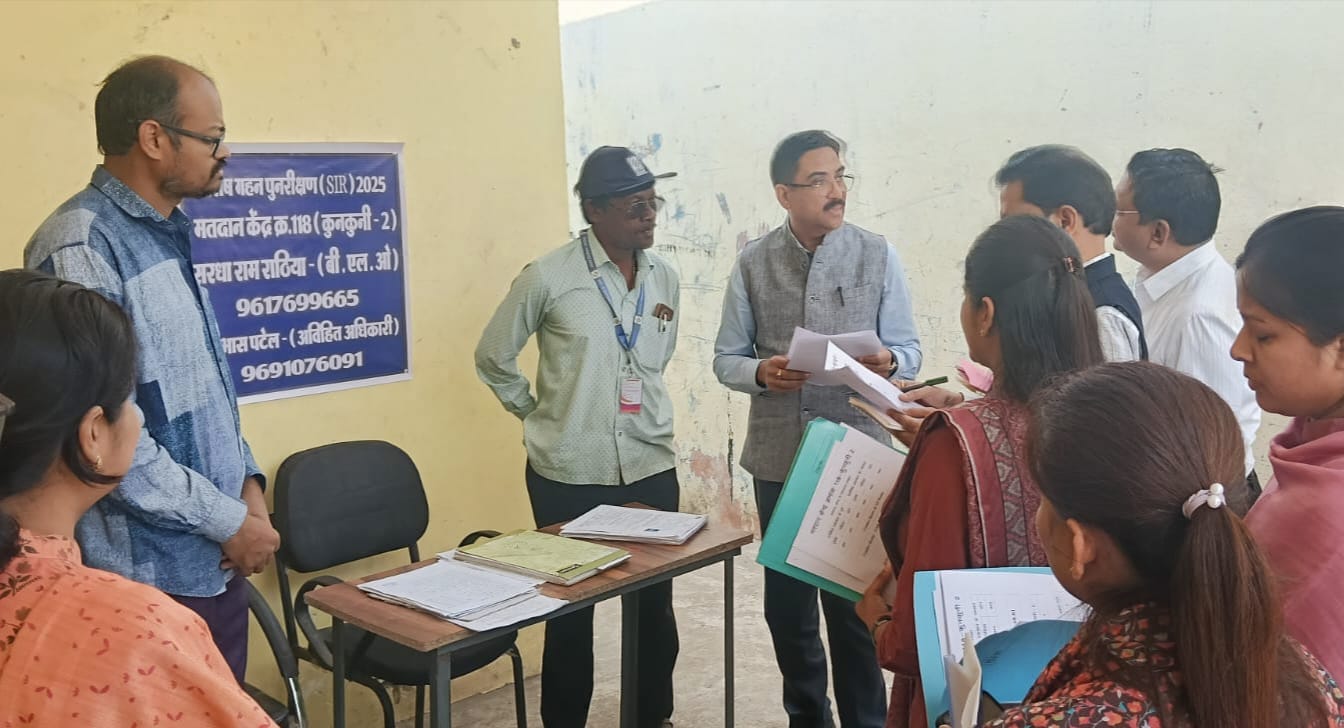एसआईआर अभियान से लोकतंत्र को मिलेगी मजबूती- संभागायुक्त,संभागायुक्त ने मतदान केन्द्र स्तर पर कार्यों का किया निरीक्षण