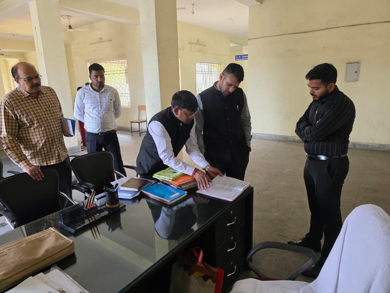 कलेक्टर ने जिले में संचालित विभिन्न शैक्षणिक संस्थानों का किया आकस्मिक निरीक्षण,विद्यार्थियों से संवाद कर शैक्षणिक, आवासीय एवं अन्य सुविधाओं की ली जानकारी