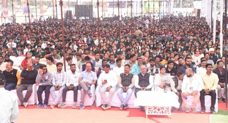 युवा उड़ान कार्यक्रम में युवाओं को मिला प्रेरणा और मार्गदर्शन,पद्मश्री आनंद कुमार और लेखक नीलोत्पल मृणाल ने साझा किए सफलता के मंत्र