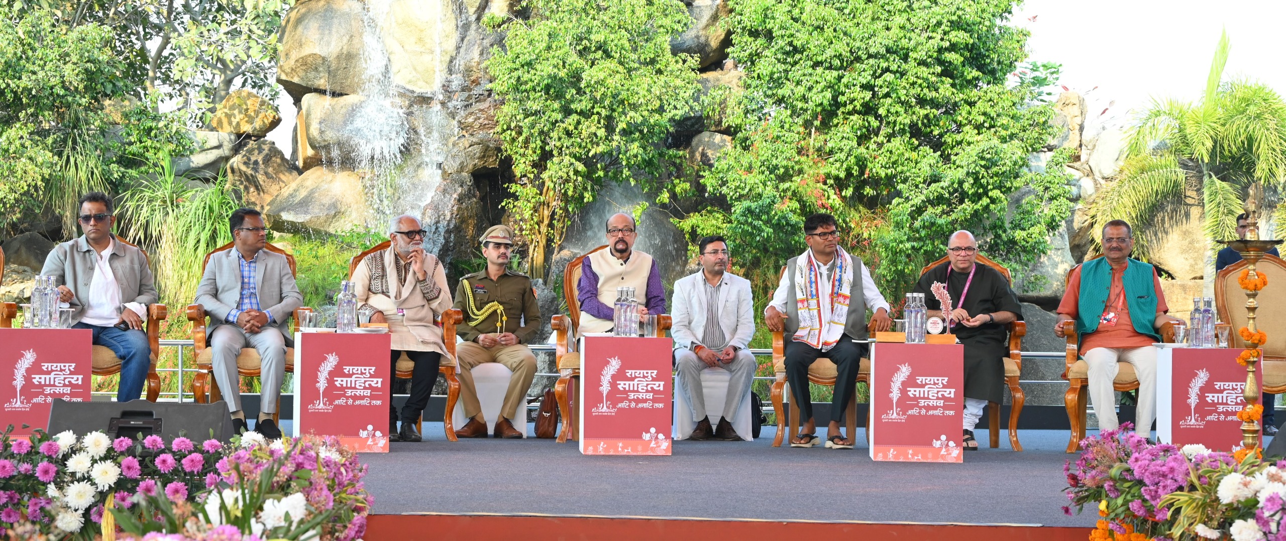डिजिटल युग में भी प्रिंट और साहित्य की प्रासंगिकता अटूट &mdash; रायपुर साहित्य उत्सव के समापन पर राज्यपाल रमेन डेका का उद्बोधन