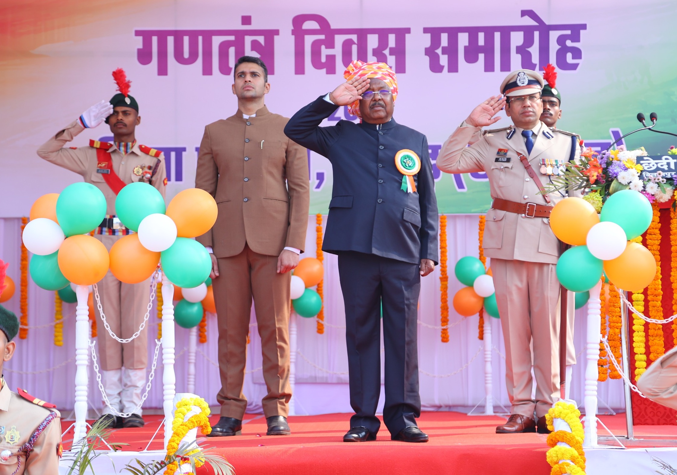 रायगढ़ : 77वें गणतंत्र दिवस पर कृषि मंत्री श्री रामविचार नेताम ने फहराया तिरंगा,उत्कृष्ट कार्य करने वाले 162 अधिकारी-कर्मचारी हुए सम्मानित