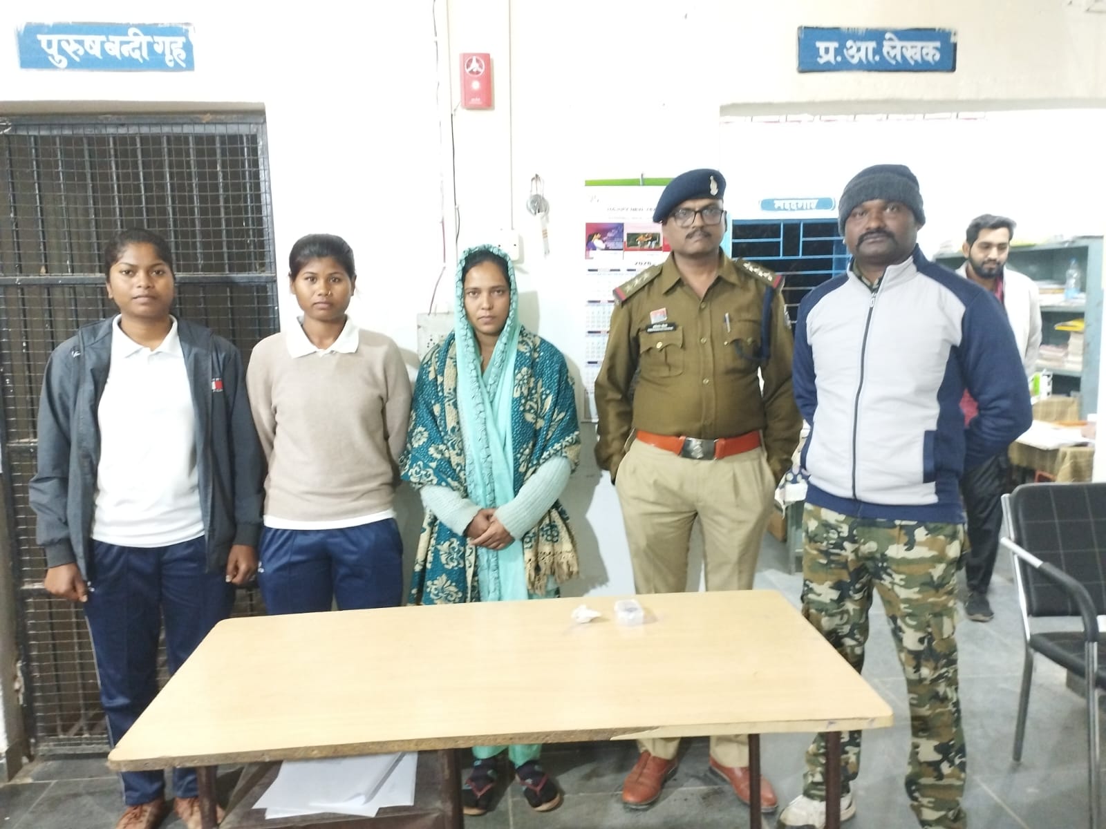 जेल में पति, बाहर नशे का कारोबार! मुखबिर की एक सूचना और खुल गया नशे का जाल, ईदगाहपारा से 8.04 ग्राम ब्राउन शुगर जब्त, महिला सलाखों के पीछे