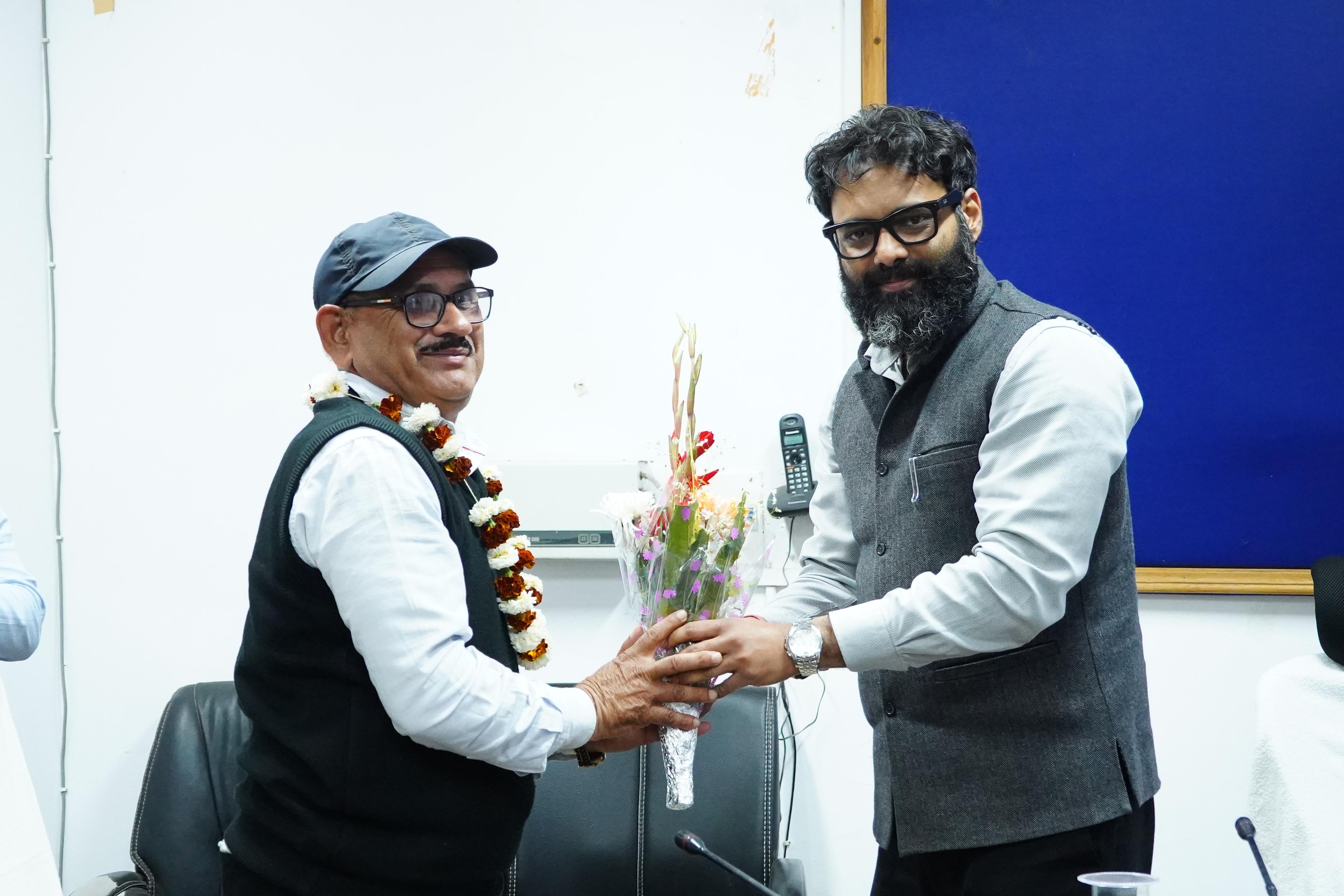 कलेक्टर श्री रोहित व्यास ने नायब तहसीलदार श्री सदाशिव मिश्रा को भावपूर्ण विदाई दी, प्रशासकीय अनुशासन और निष्ठा के लिए याद किए जाएंगे उनके योगदान