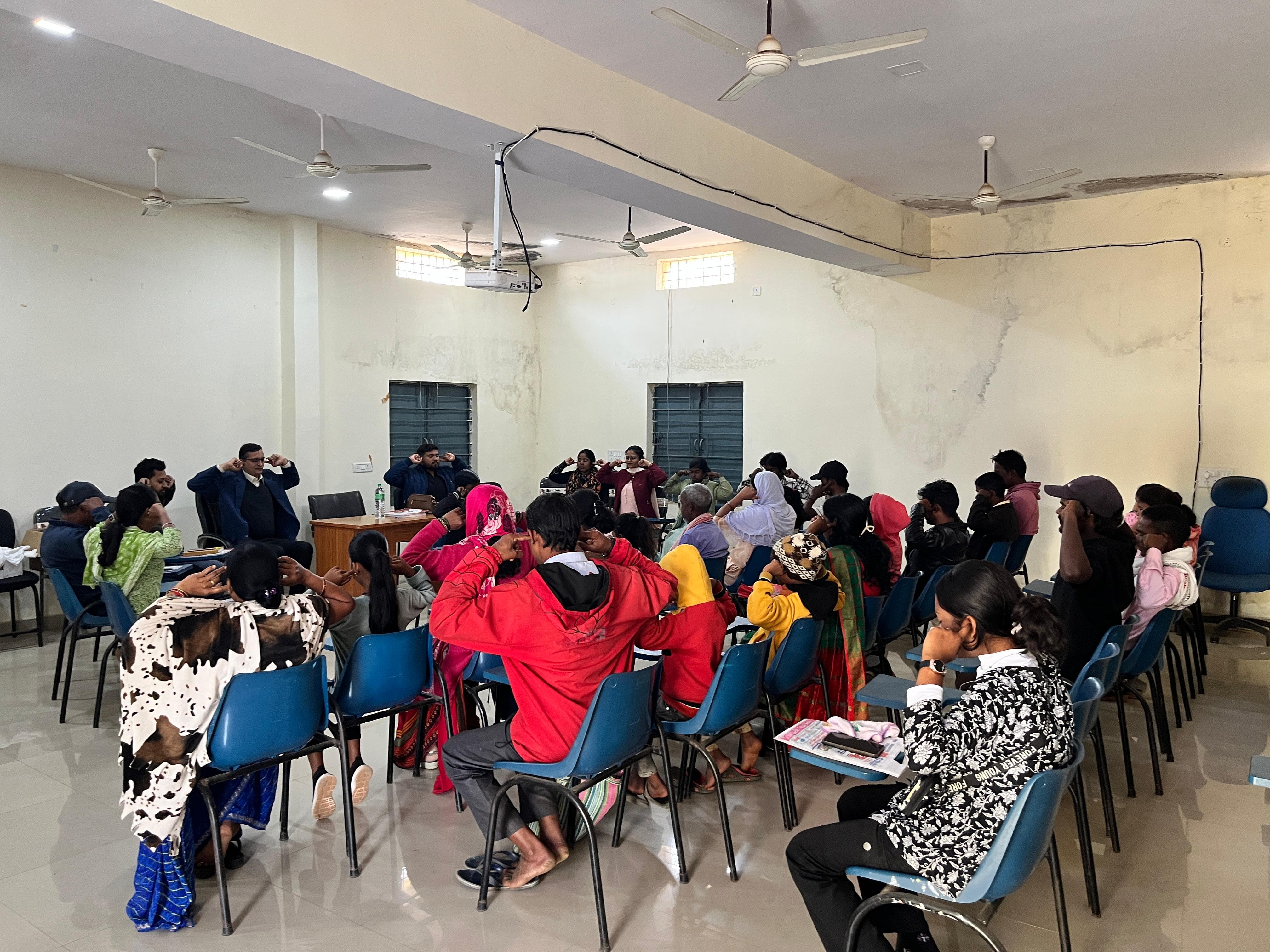 सिकल सेल मरीजों और परिजनों के लिए जागरूकता की पहल: जशपुर जिला अस्पताल में संगवारी संस्था और स्वास्थ्य विभाग की संयुक्त बैठक संपन्न, योग और जीवनशैली पर खास मार्गदर्शन