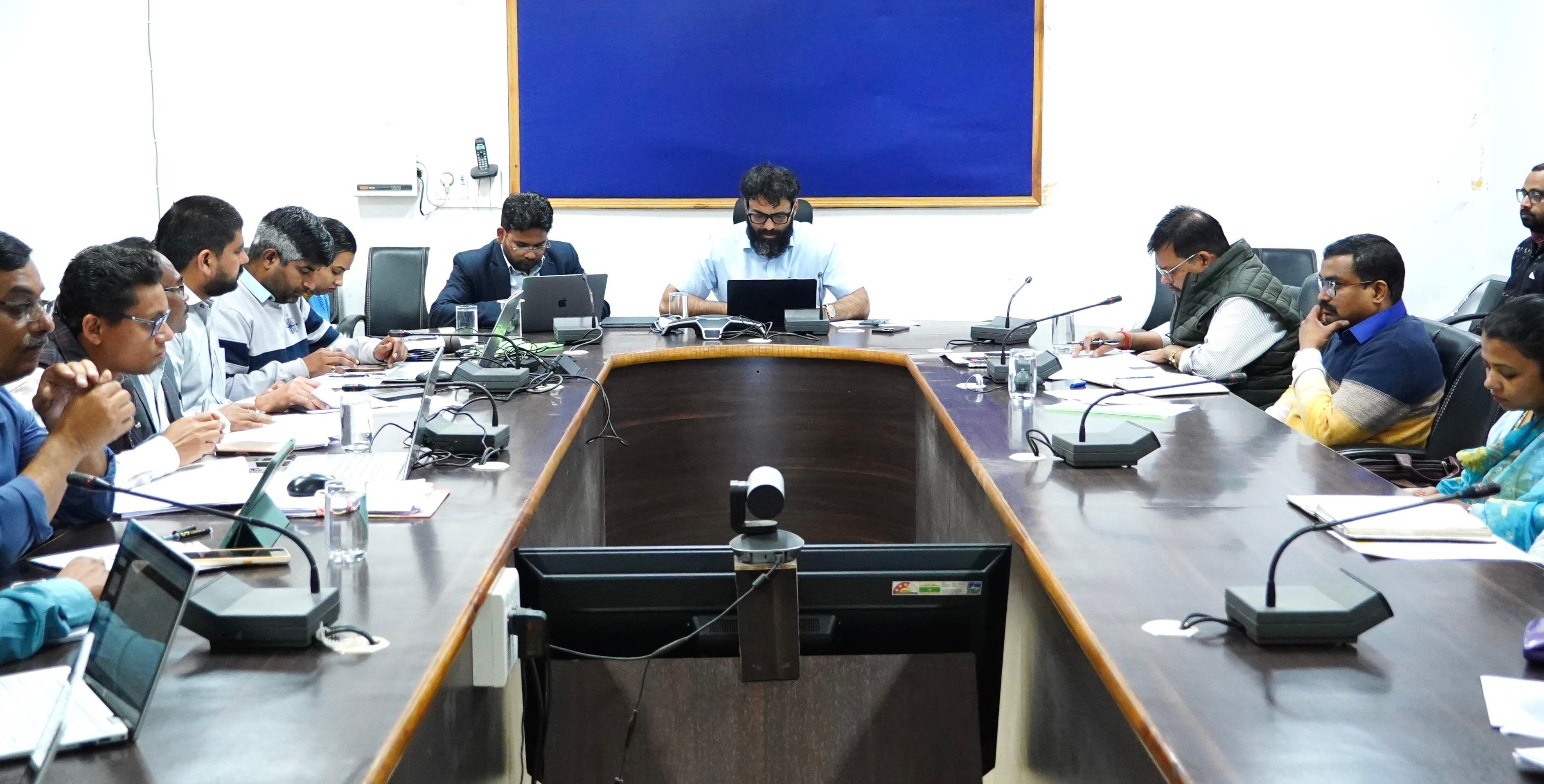 कलेक्टर श्री रोहित व्यास ने राजस्व विभाग की समीक्षा बैठक ली,राजस्व प्रकरणों का शत-प्रतिशत निराकरण समयसीमा में सुनिश्चित करने के दिए निर्देश