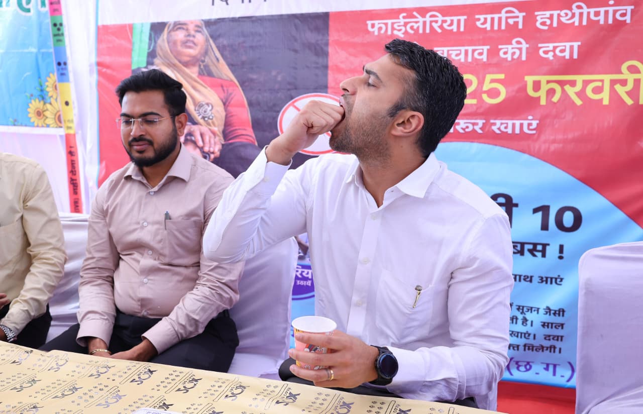 राष्ट्रीय फाइलेरिया उन्मूलन कार्यक्रम: कलेक्टर ने दवा सेवन कर किया एमडीए अभियान का शुभारंभ, फाइलेरिया से आजीवन बचाव संभव, दवा पूरी तरह सुरक्षित