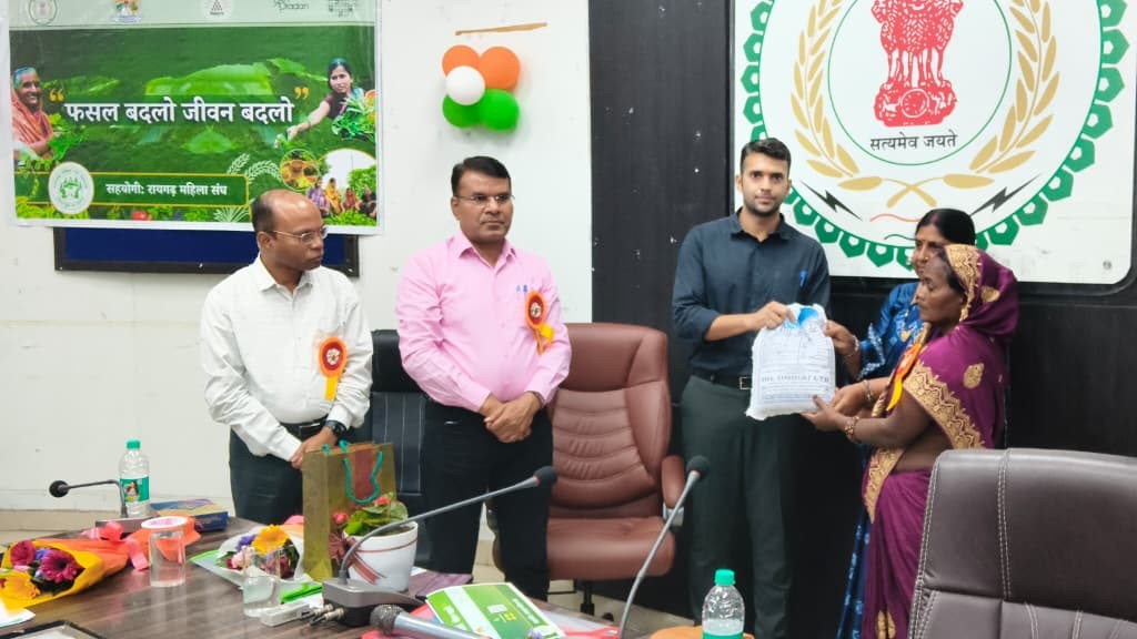 फसल बदलो, जीवन बदलो&rsquo; पहल का रायगढ़ में हुआ शुभारंभ - बहुफसली खेती अपनाने से पोषण और आमदनी में होगा सुधार-कलेक्टर श्री मयंक चतुर्वेदी