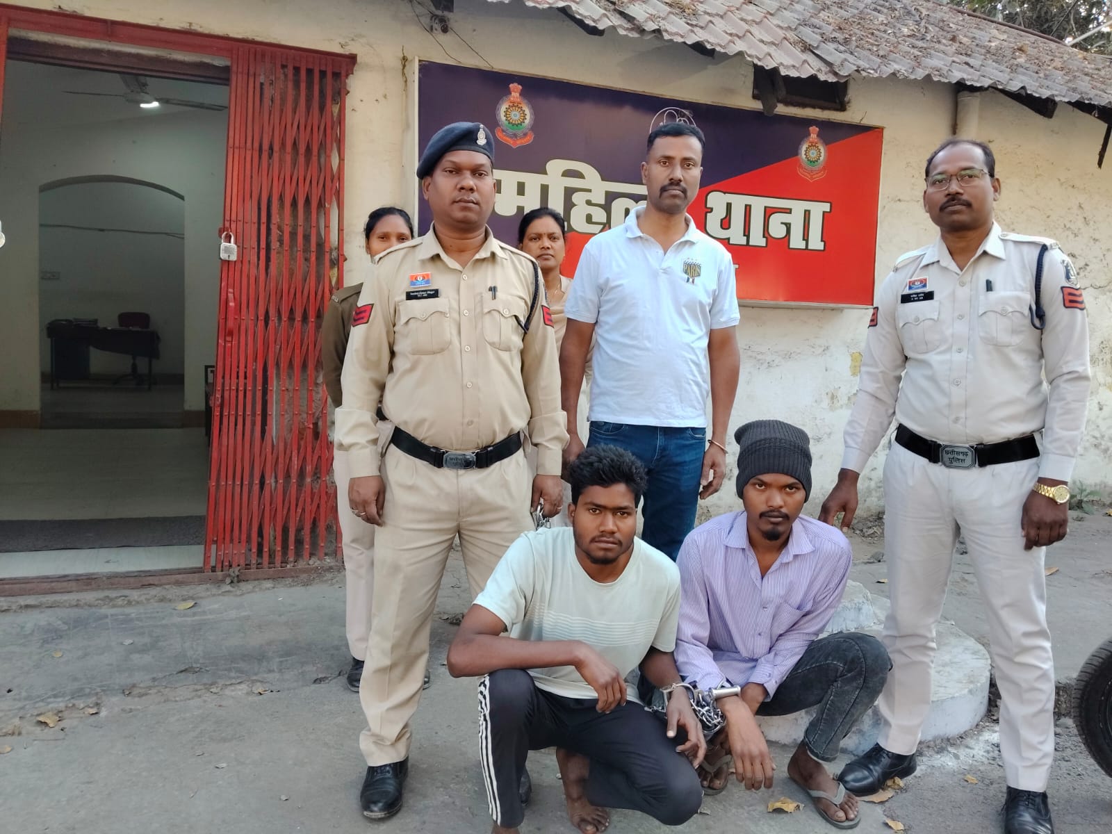 घर में घुसकर नाबालिग से छेड़खानी करने वाले दो आरोपी चढ़े पुलिस के हत्थे, महिला थाना टीम की त्वरित कार्रवाई से कुछ ही घंटों में गिरफ्तारी, पॉक्सो एक्ट सहित गंभीर धाराओं में भेजे गए जेल