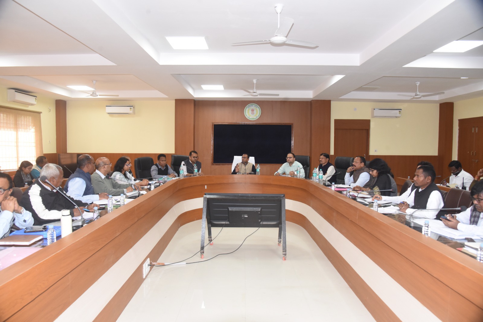 एक माह में कोटवारी भूमि के सभी लंबित प्रकरण निपटाकर शासन खाते में दर्ज करने का अल्टीमेटम, खरीदी-बिक्री पर रोक और अहस्तांतरणीय दर्ज करने के स्पष्ट निर्देश