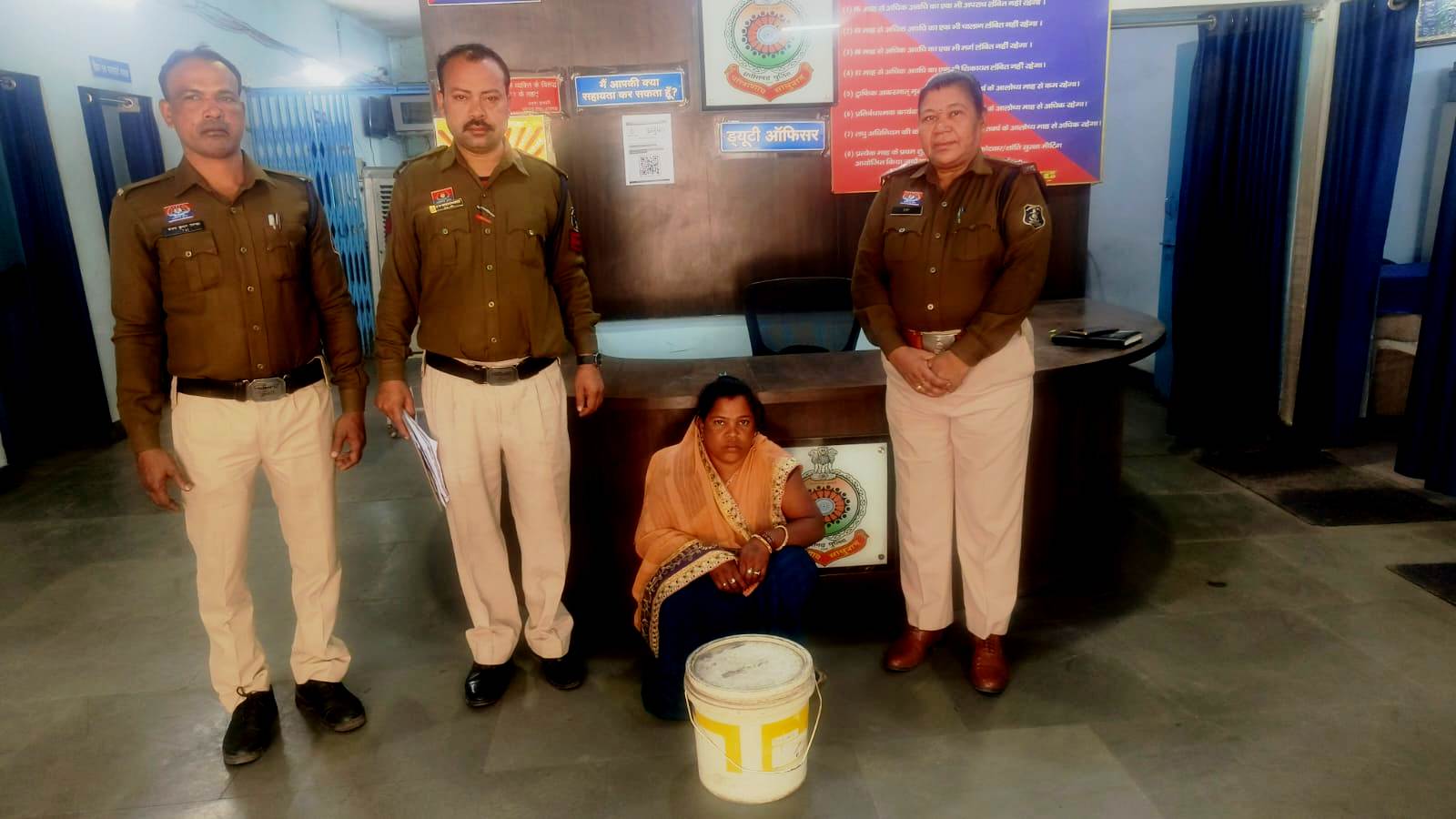  रायगढ़ पुलिस का &lsquo;ऑपरेशन आघात&rsquo; दूसरे दिन भी गरजा &mdash; कोतरारोड़ और भूपदेवपुर में ताबड़तोड़ रेड, महिला सहित कई आरोपी गिरफ्तार, बड़ी मात्रा में अवैध महुआ शराब जब्त