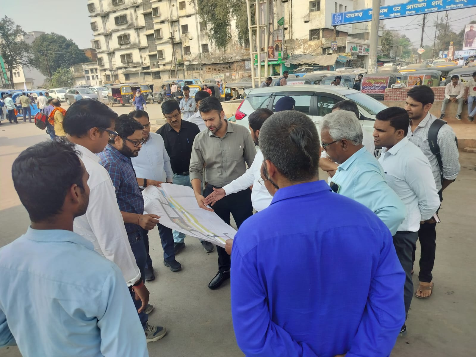 प्रशासन हुआ सख्त, अधिकारियों को स्पष्ट संदेश: समय पर पूरा हो स्टेशन का पुनर्निर्माण, आम जनता को जल्द मिले आधुनिक और सुगम आवागमन की सुविधा