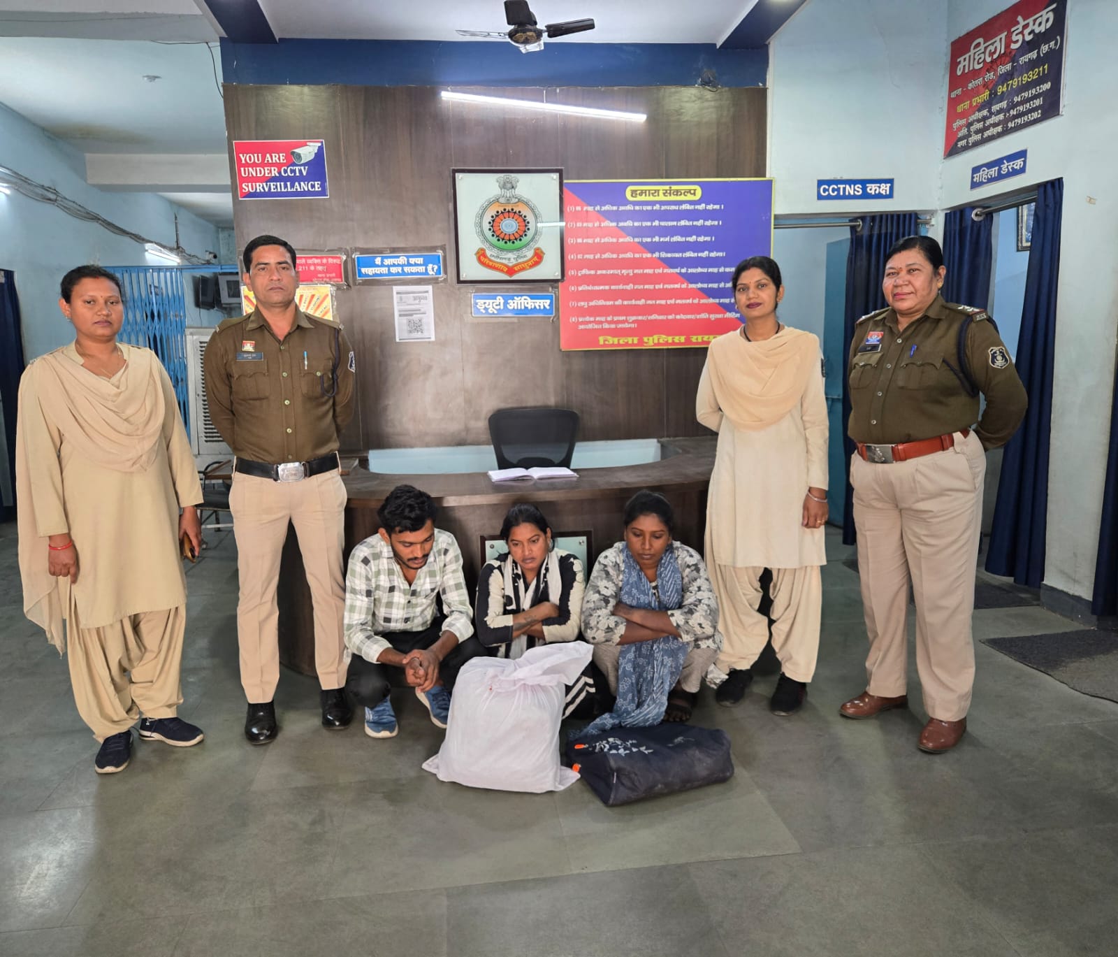 उड़ीसा से गांजा लाकर रायगढ़ में खपाने की साजिश नाकाम &mdash; &ldquo;ऑपरेशन आघात&rdquo; के तहत किरोड़ीमल नगर रेलवे स्टेशन के पास 7.110 किलो गांजा के साथ दो महिलाएं सहित तीन तस्कर गिरफ्तार, 70 हजार का मादक पदार्थ व नकदी जब्त