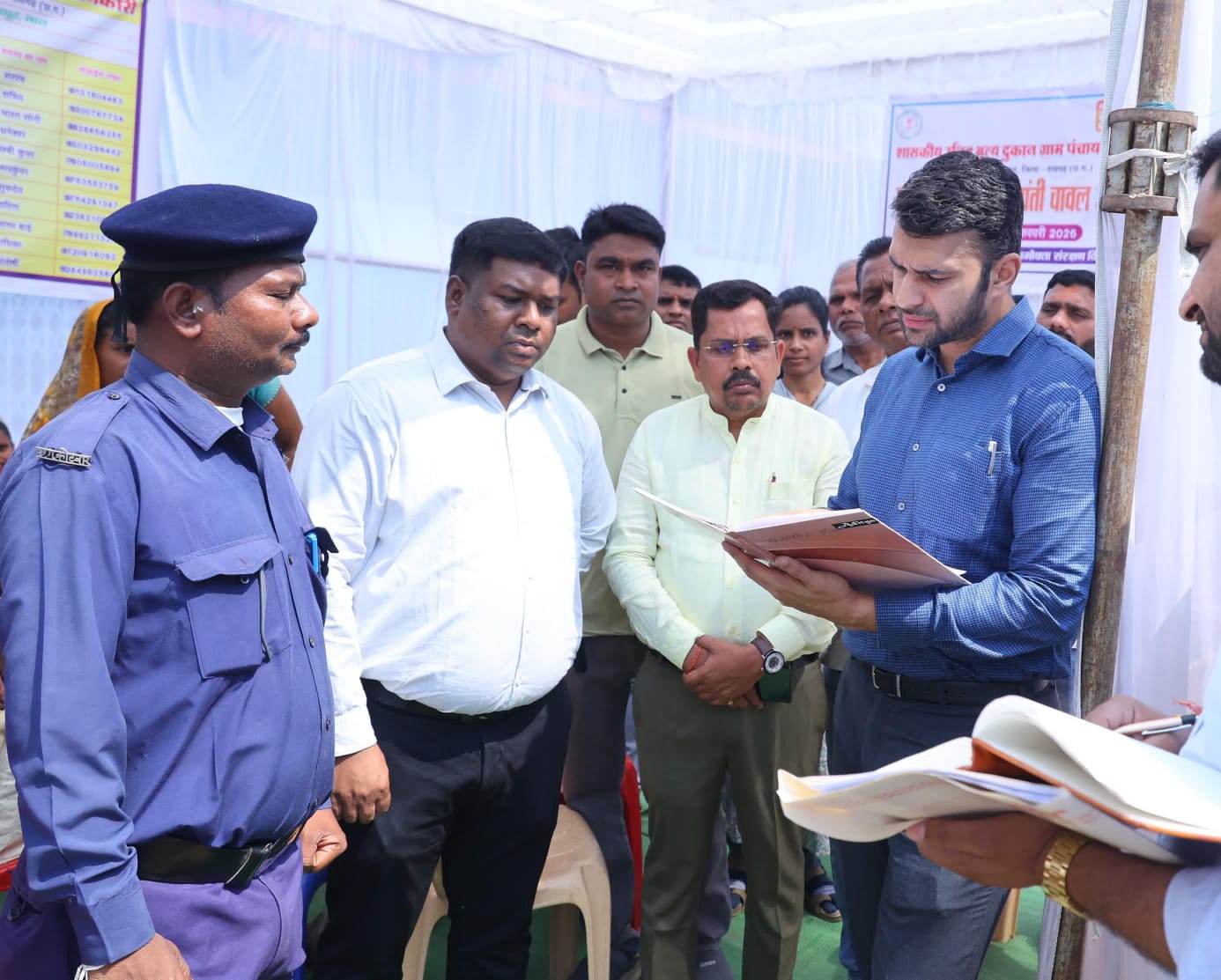 वनांचल ग्राम छाल में कलेक्टर मयंक चतुर्वेदी का सख्त संदेश: हर पंचायत में अनिवार्य रूप से अद्यतन हों मुसाफिर रजिस्टर, सूचना तंत्र मजबूत करने पर विशेष जोर