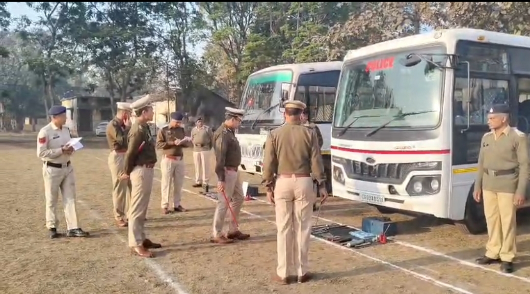 एसएसपी शशि मोहन सिंह ने किया पुलिस लाइन रायगढ़ का वार्षिक निरीक्षण, परेड की सलामी लेकर बलवा ड्रिल और विभिन्न शाखाओं की तैयारियों का लिया विस्तृत जायजा