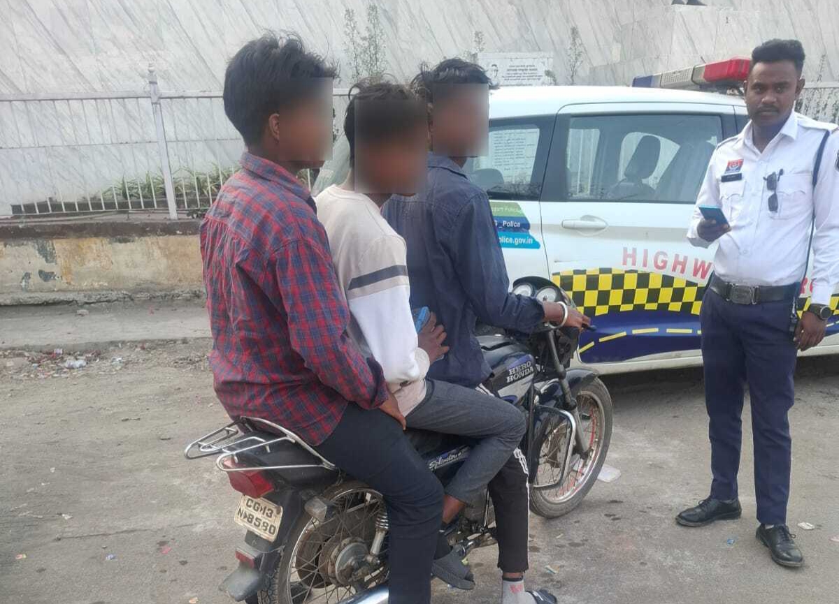 होली से पहले &lsquo;ताबड़तोड़ एक्शन मोड&rsquo; में रायगढ़ पुलिस &mdash; 40 नाबालिग वाहन चालक धराए, अभिभावकों को थाने बुलाकर काटे गए चालान, दोबारा गलती पर वाहन जब्ती और सख्त कानूनी कार्रवाई तय!