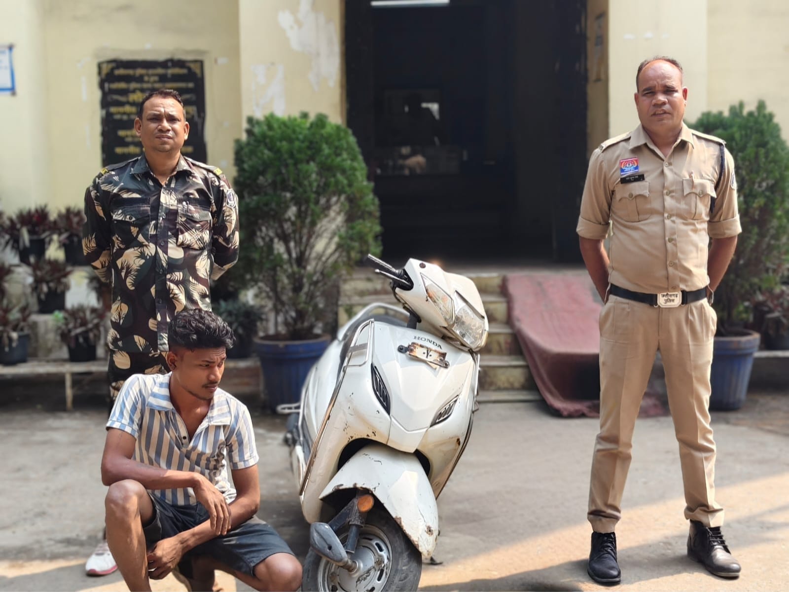  मार्केट से दिनदहाड़े गायब हुई एक्टिवा बरामद, पुलिस की पेट्रोलिंग और सशक्त ऐप की सतर्कता से दो आरोपी चढ़े हत्थे