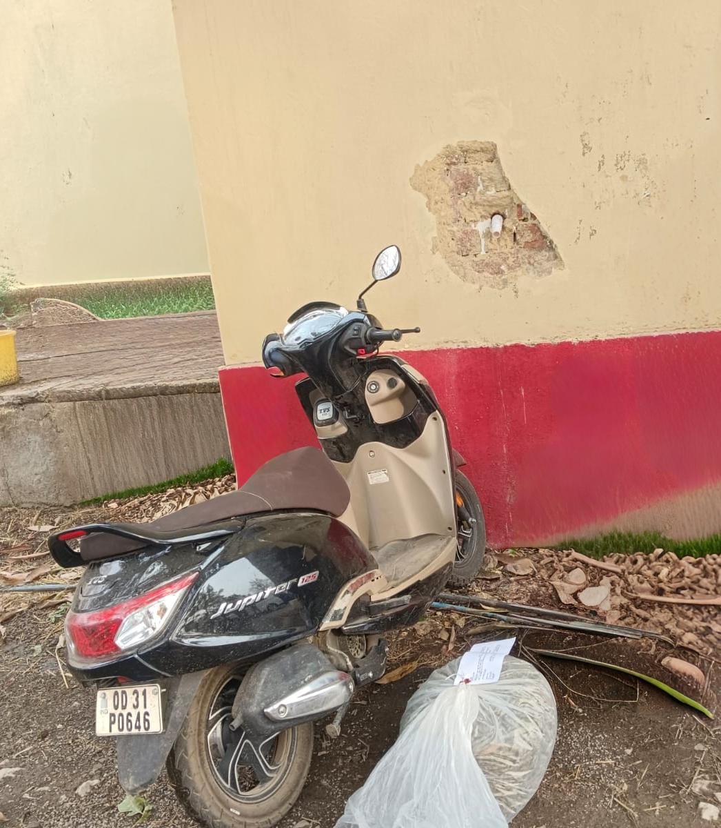स्कूटी में छुपाकर लाया जा रहा था मौत का सौदा! 5 किलो से ज्यादा गांजा के साथ नाबालिग पकड़ा गया, एनडीपीएस एक्ट के तहत केस दर्ज &mdash; &ldquo;ऑपरेशन आघात&rdquo; बना नशे के खिलाफ सबसे बड़ा हथियार