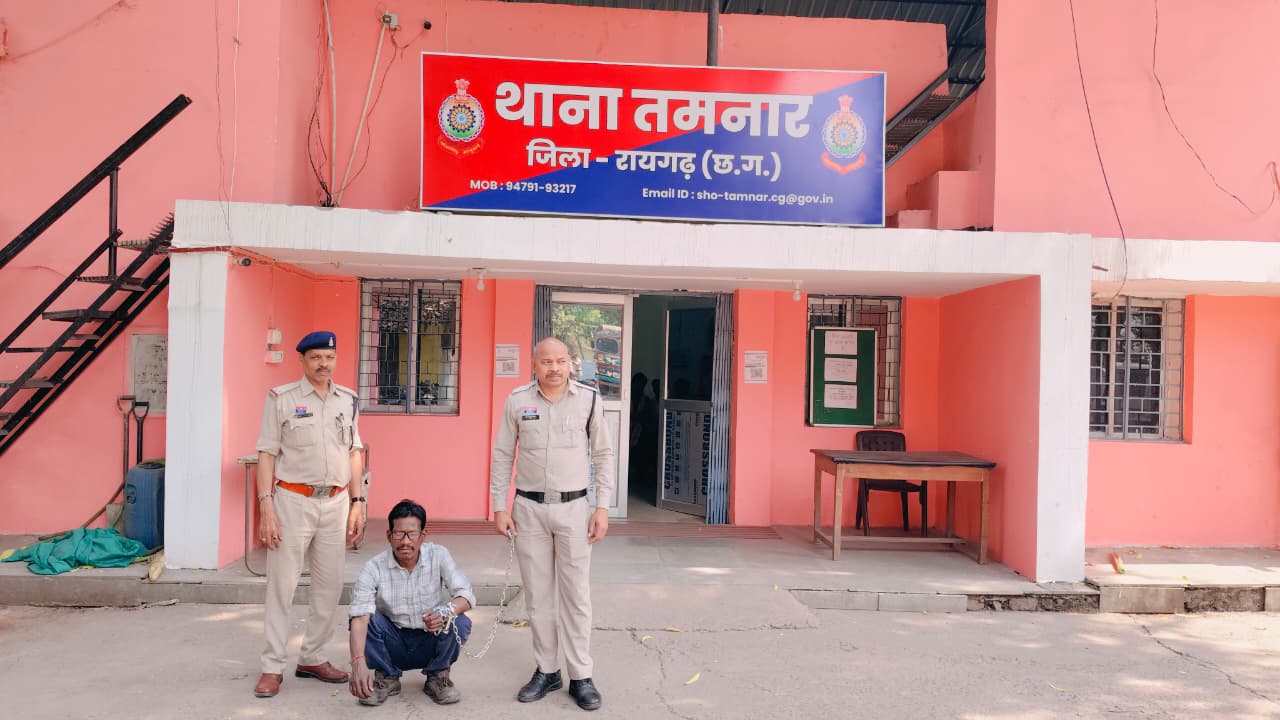 ग्राम कुजेंमुरा में आपसी विवाद ने लिया खूनी मोड़ &mdash; बांस के डंडे से बेरहमी से पीटकर युवक की हत्या, तमनार पुलिस ने 24 घंटे के भीतर आरोपी को दबोचकर भेजा सलाखों के पीछे