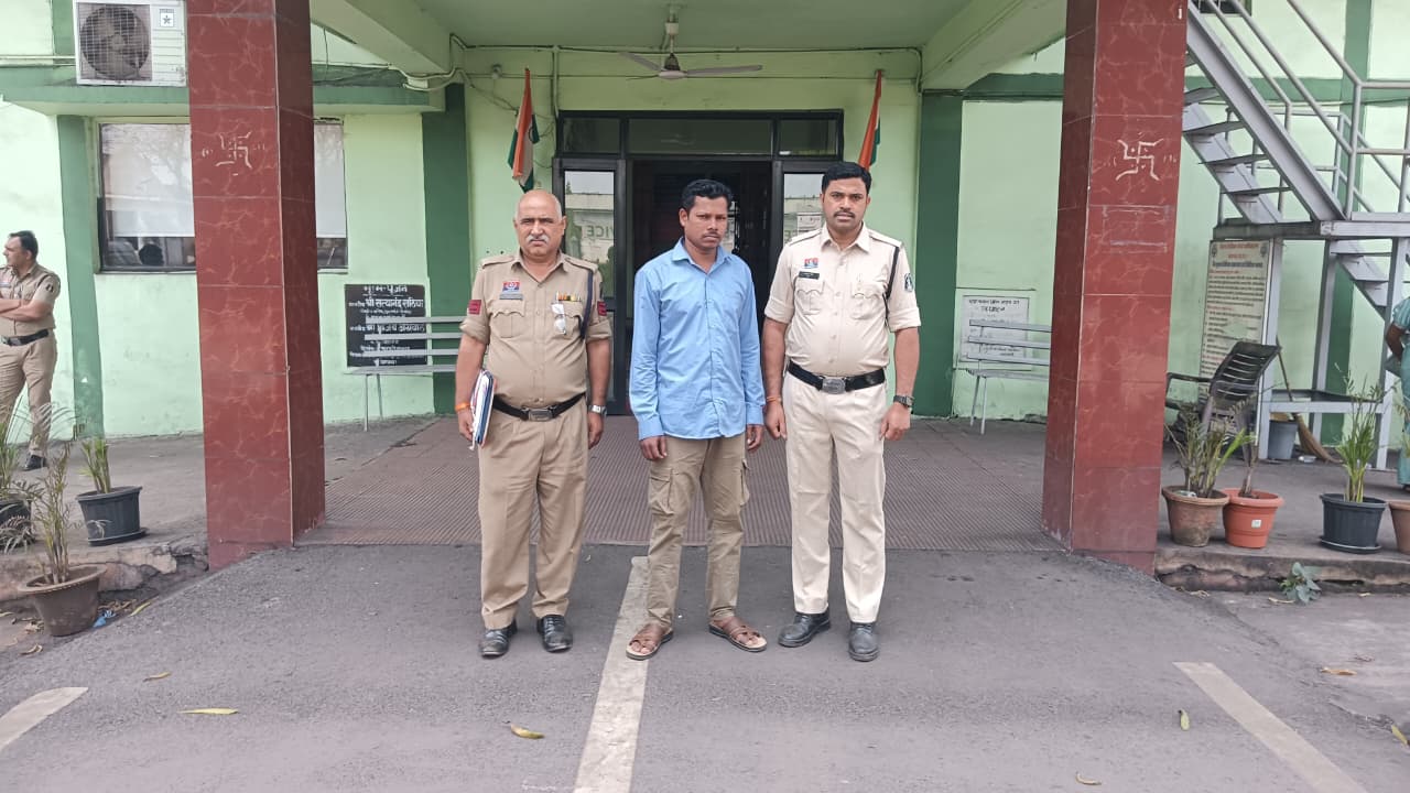 महिला सुरक्षा पर जीरो टॉलरेंस&mdash;रायगढ़ पुलिस की ताबड़तोड़ कार्रवाई, लैलूंगा में दुष्कर्म आरोपी गिरफ्तार, पूंजीपथरा में छेड़खानी करने वाला चढ़ा पुलिस के हत्थे,