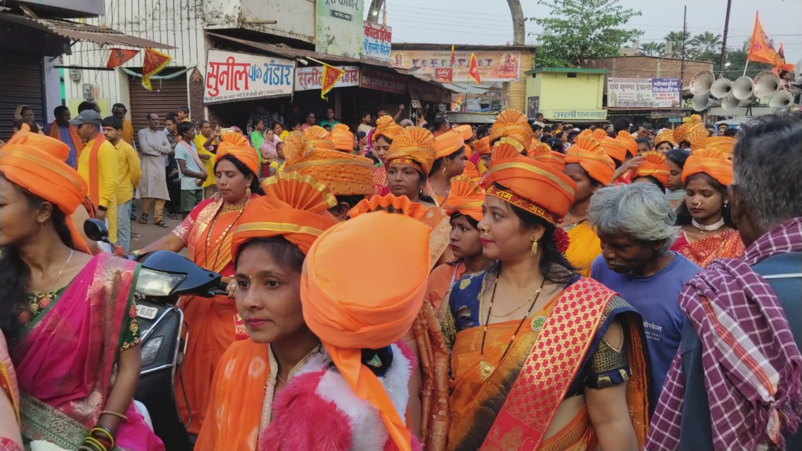 भगवा रंग में रंगा जशपुरनगर: मराठी ढोल-नगाड़ों की गूंज, बाइक रैली और कलाकारों के अद्भुत प्रदर्शन के साथ निकली ऐतिहासिक रामनवमी शोभायात्रा
