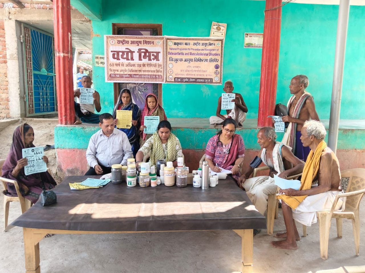 आयुर्वेद चिकित्सा शिविर में 405 मरीजों का हुआ निःशुल्क उपचार,दूरस्थ ग्रामीण क्षेत्रों में स्वास्थ्य जागरूकता और परामर्श पर जोर