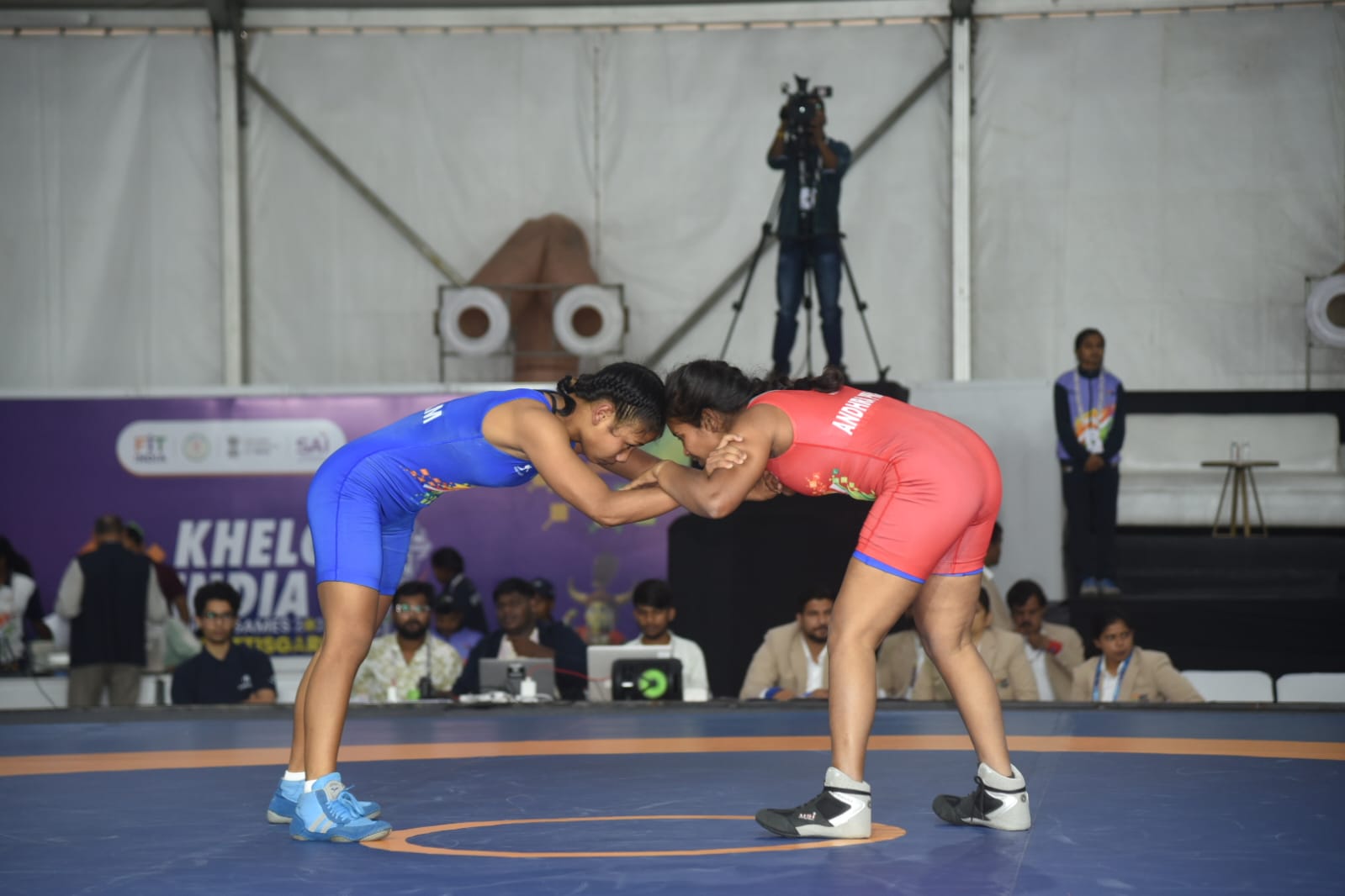कुश्ती स्पर्धा के तीसरे दिन भी जारी रहा रोमांच, खिलाड़ियों ने दिखाया दमखम महिला और पुरुष वर्ग में कड़े मुकाबले, विजेताओं को मिले पदक