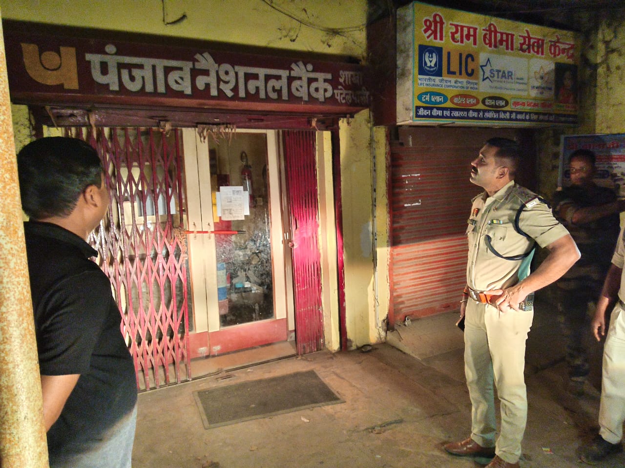 मोबाइल दुकान चोरी से बैंक लूट की साजिश तक का खुलासा &mdash; रायगढ़ पुलिस का सर्जिकल एक्शन, 6 सदस्यीय शातिर गैंग गिरफ्तार, 26 लाख से ज्यादा की बरामदगी, CCTV उखाड़कर सबूत मिटाने की कोशिश भी नाकाम