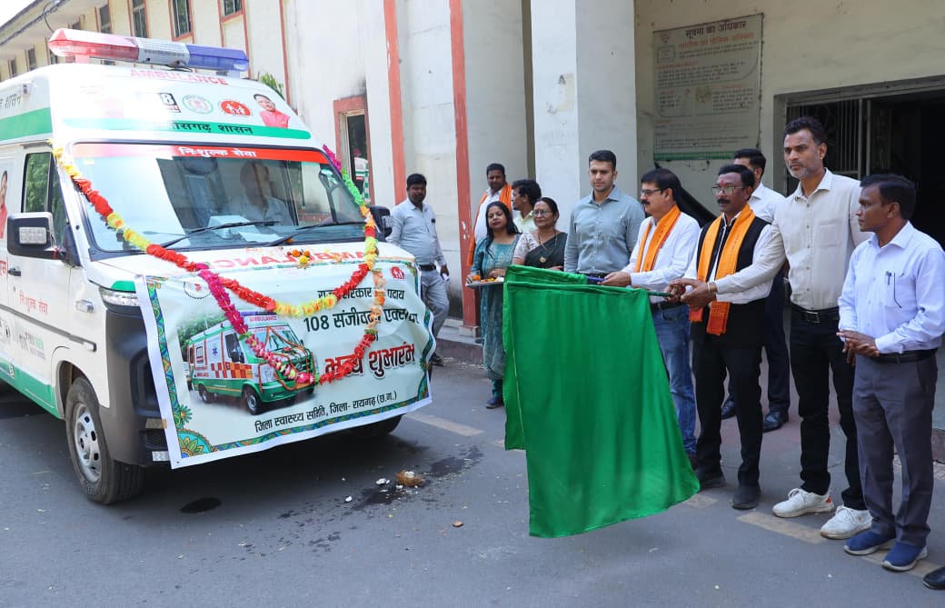 जिले के ग्रामीण एवं वनांचल क्षेत्रों में अब और तेज होगी आपातकालीन चिकित्सा सुविधा,108 संजीवनी एक्सप्रेस की 11 नई एम्बुलेंस सेवाओं को दिखाई गई हरी झंडी