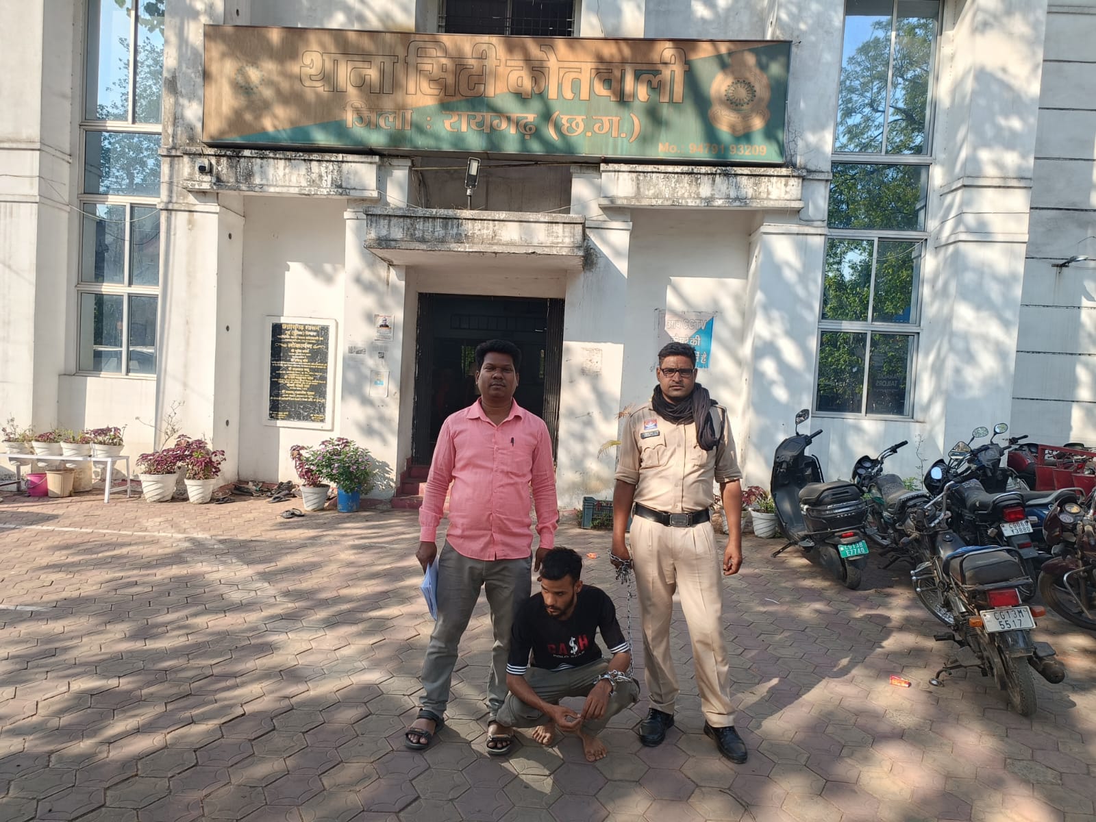महिला सुरक्षा पर ताबड़तोड़ एक्शन: देवांगन धर्मशाला के पास युवती से छेड़छाड़ करने वाला आरोपी 24 घंटे के भीतर गिरफ्तार, फरार साथी की तलाश में पुलिस की लगातार दबिश