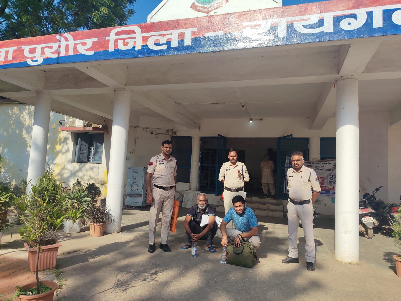 डिजिटल अरेस्ट&rdquo; के नाम पर&nbsp; बुजुर्ग शिक्षक से 23 लाख की ठगी का बड़ा खुलासा:&nbsp; पुलिस ने अंतरराष्ट्रीय साइबर गिरोह का भंडाफोड़ कर बैंगलूरू से दबोचे दो शातिर, दुबई कनेक्शन आया सामने
